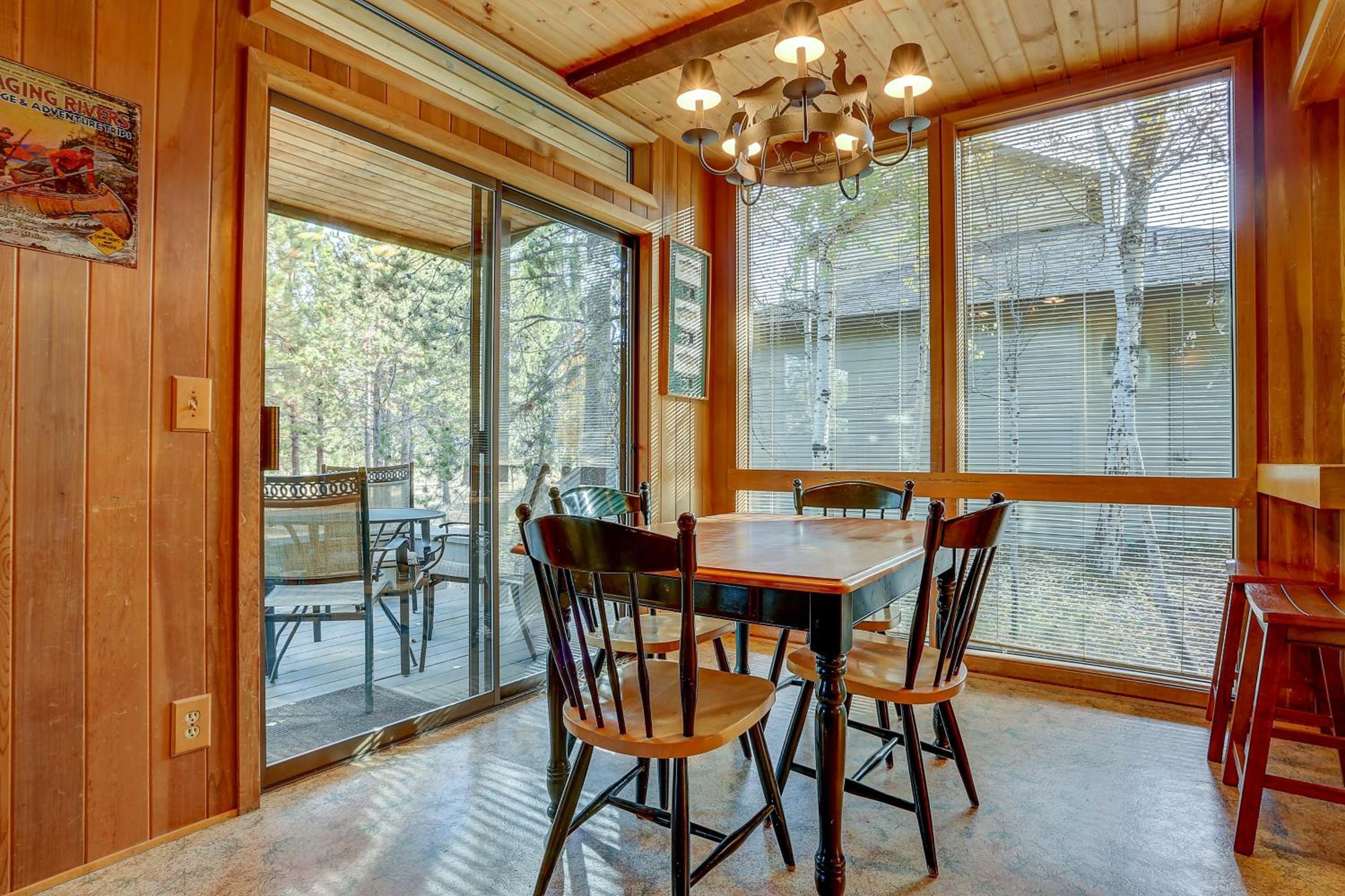 22 Rogue Home with Private Hot Tub, BBQ, and Game Room
