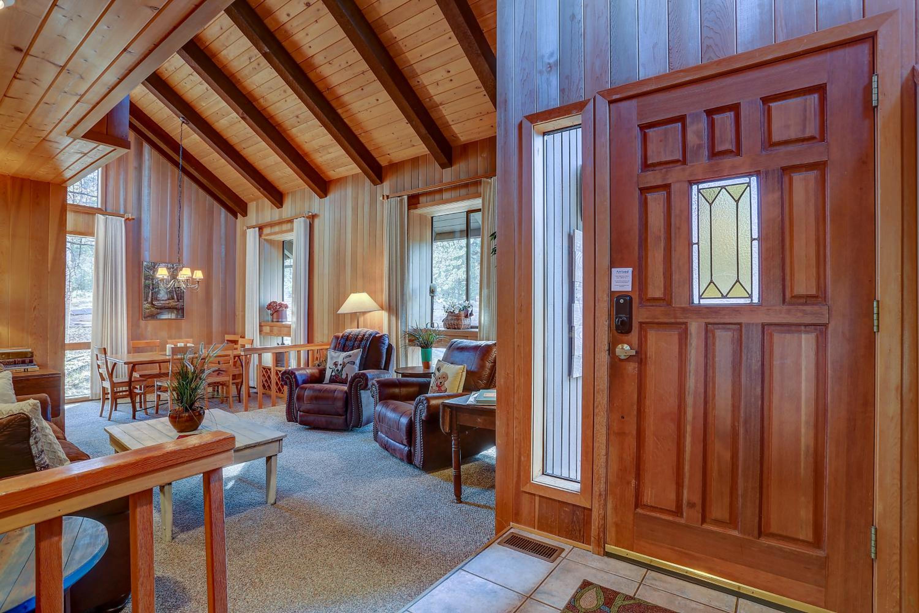 22 Rogue Home with Private Hot Tub, BBQ, and Game Room