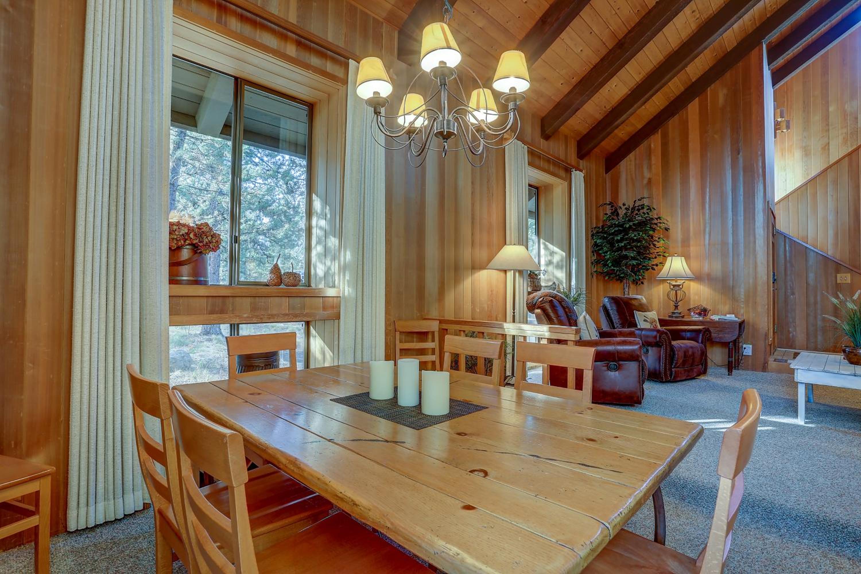 22 Rogue Home with Private Hot Tub, BBQ, and Game Room