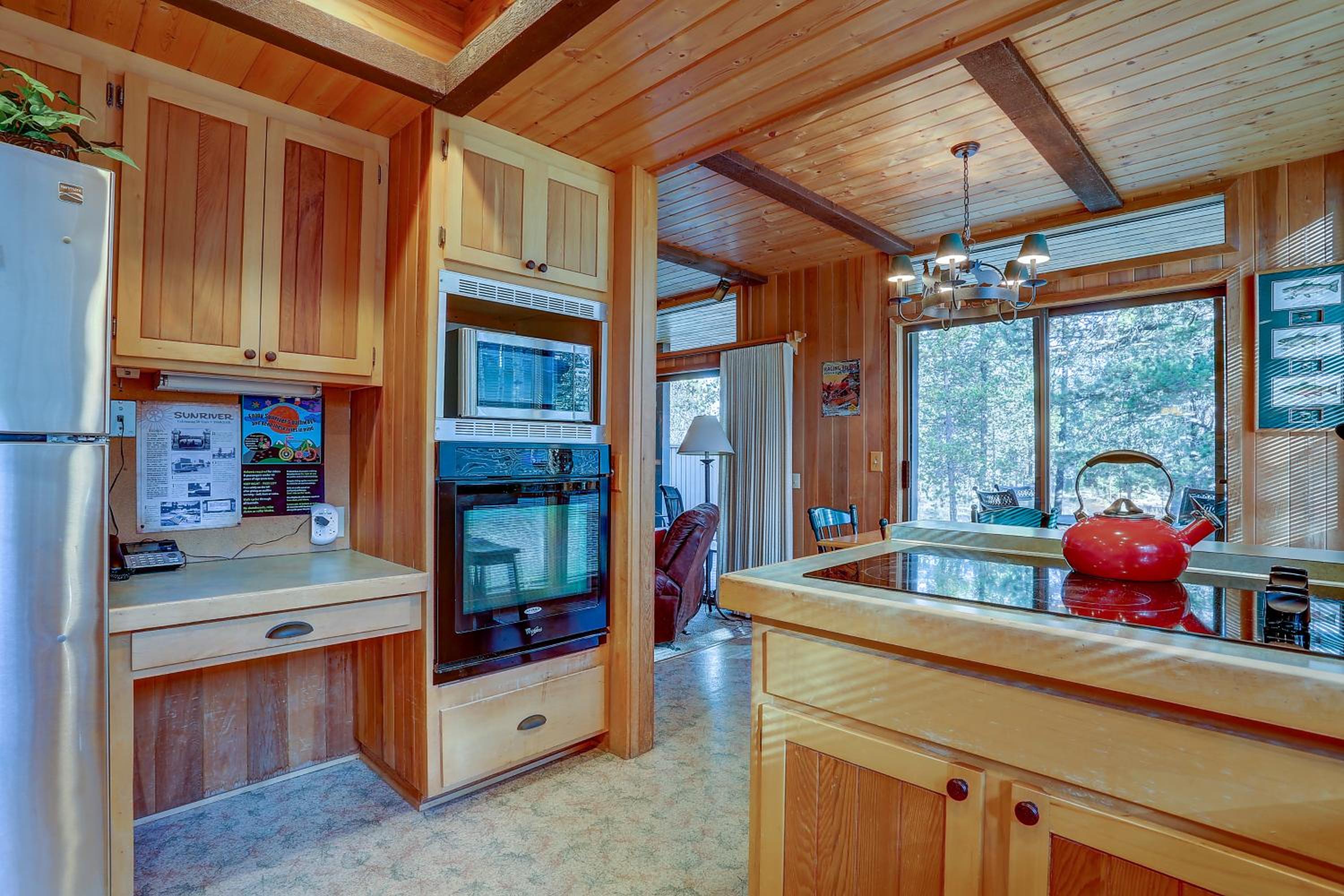 22 Rogue Home with Private Hot Tub, BBQ, and Game Room