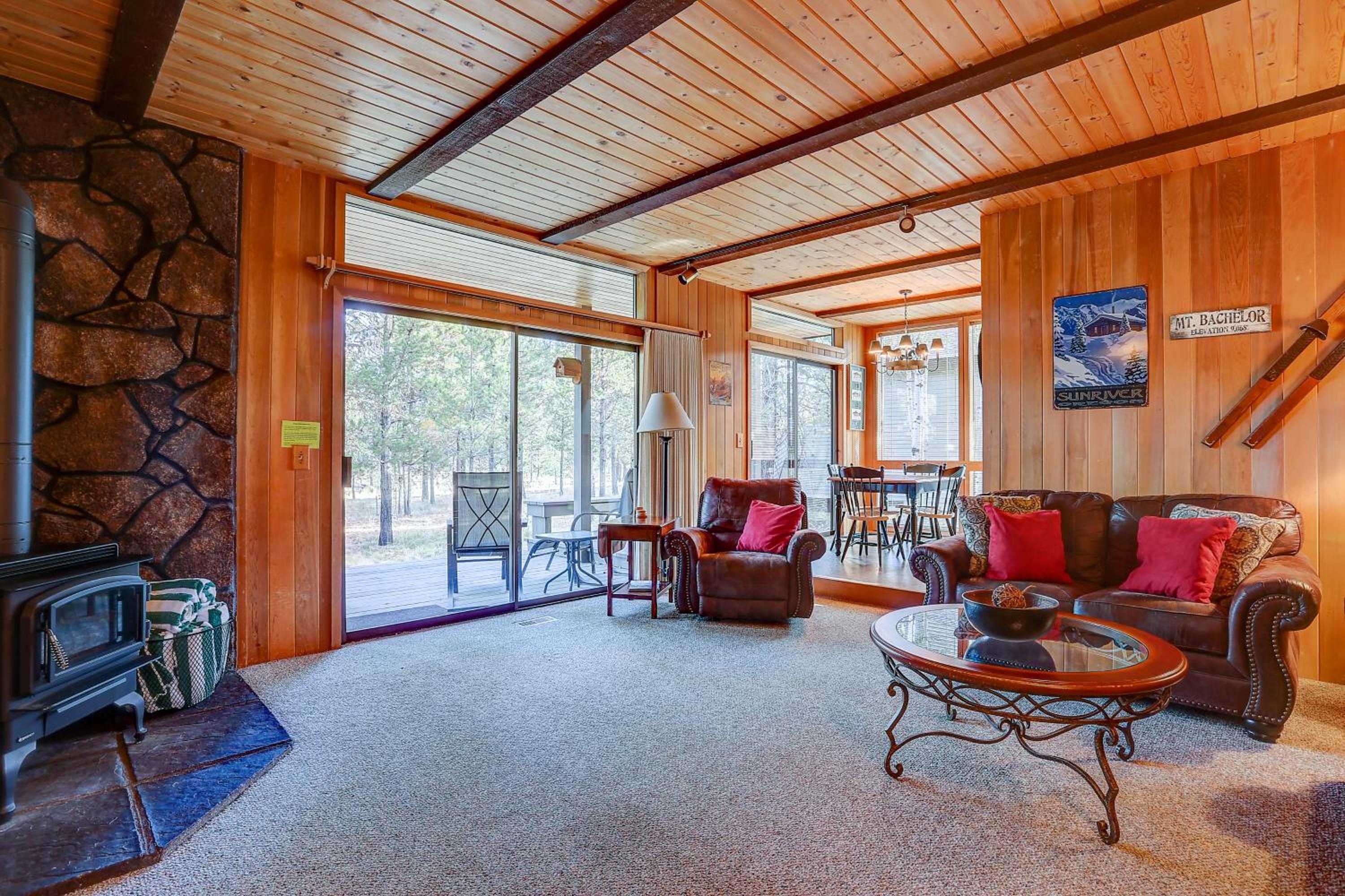 22 Rogue Home with Private Hot Tub, BBQ, and Game Room