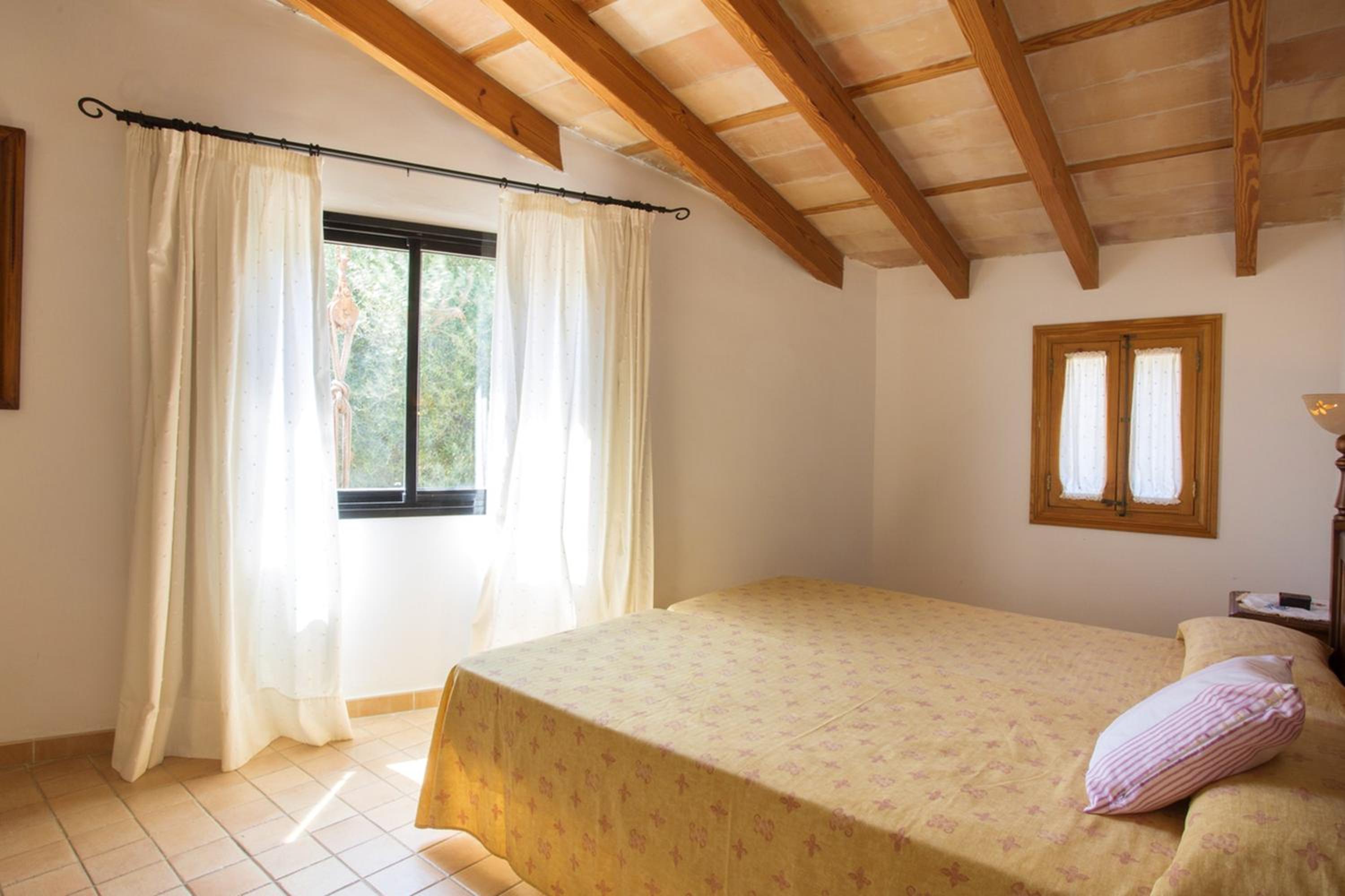 Spacious apartment in Pollenca with mountain view