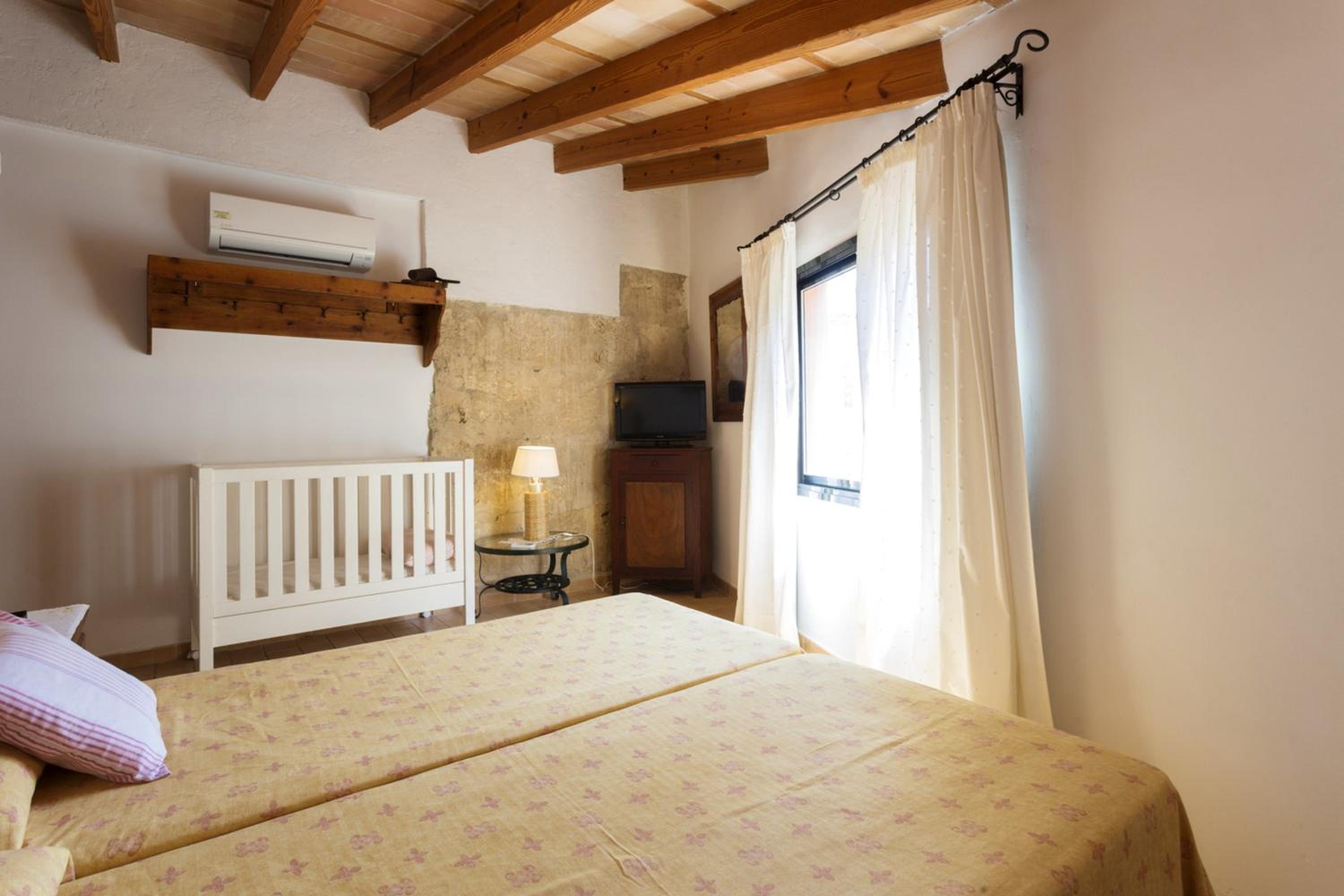 Spacious apartment in Pollenca with mountain view