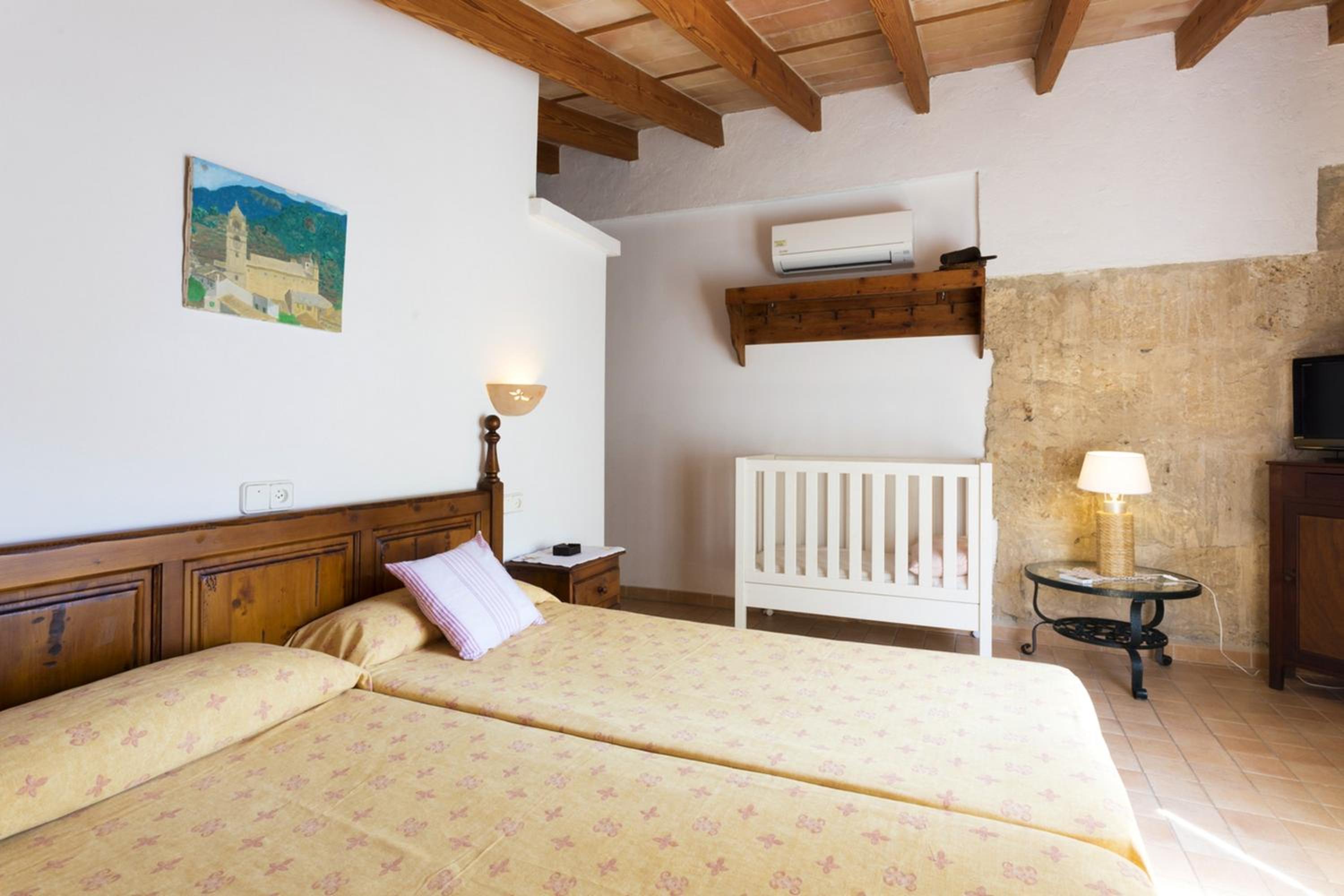 Spacious apartment in Pollenca with mountain view