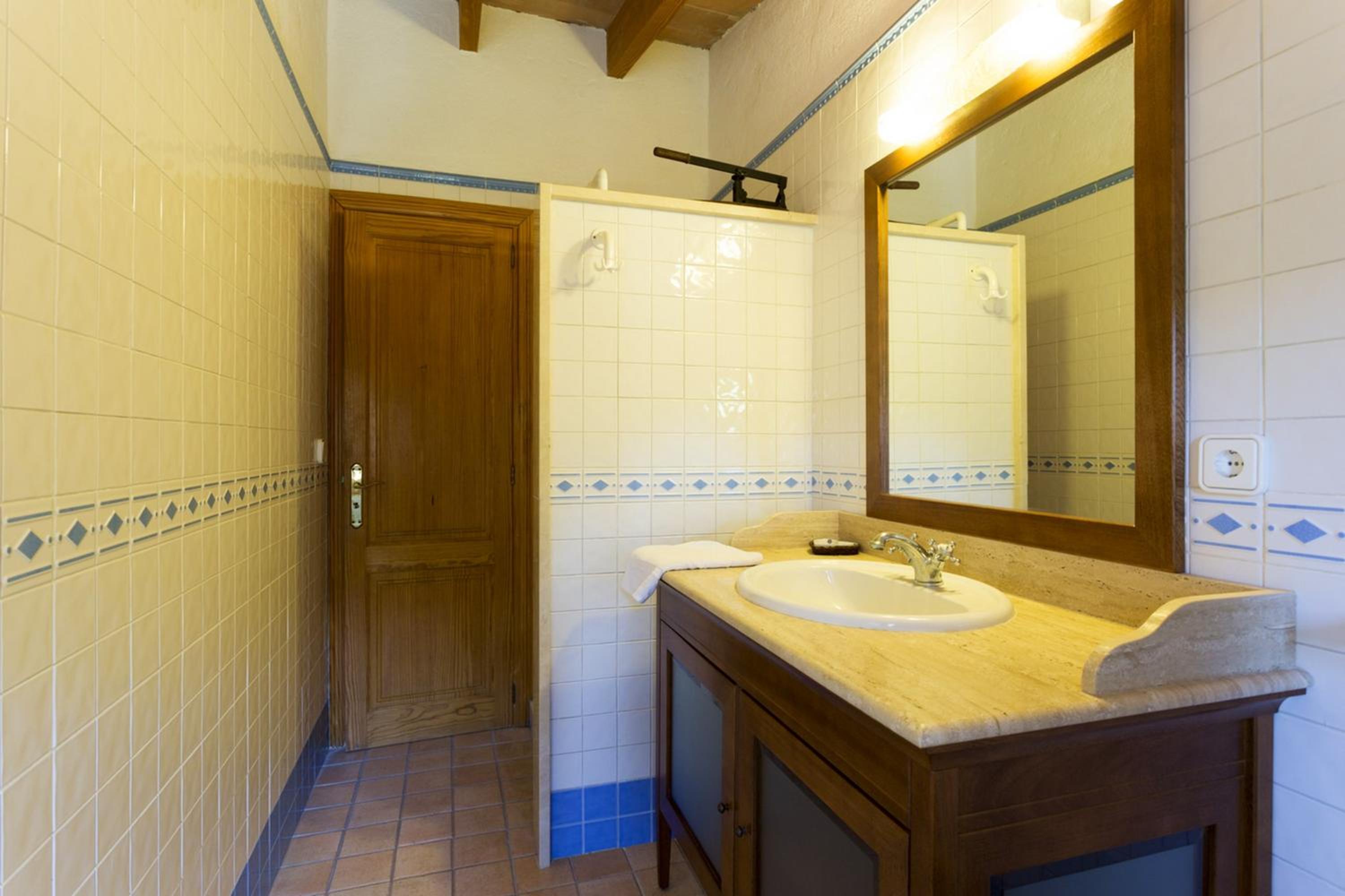 Spacious apartment in Pollenca with mountain view