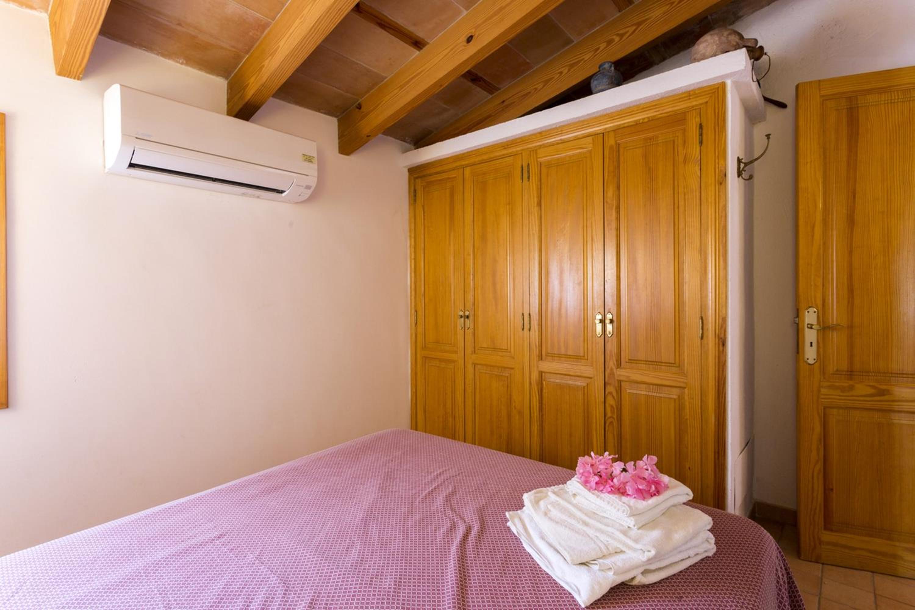 Spacious apartment in Pollenca with mountain view