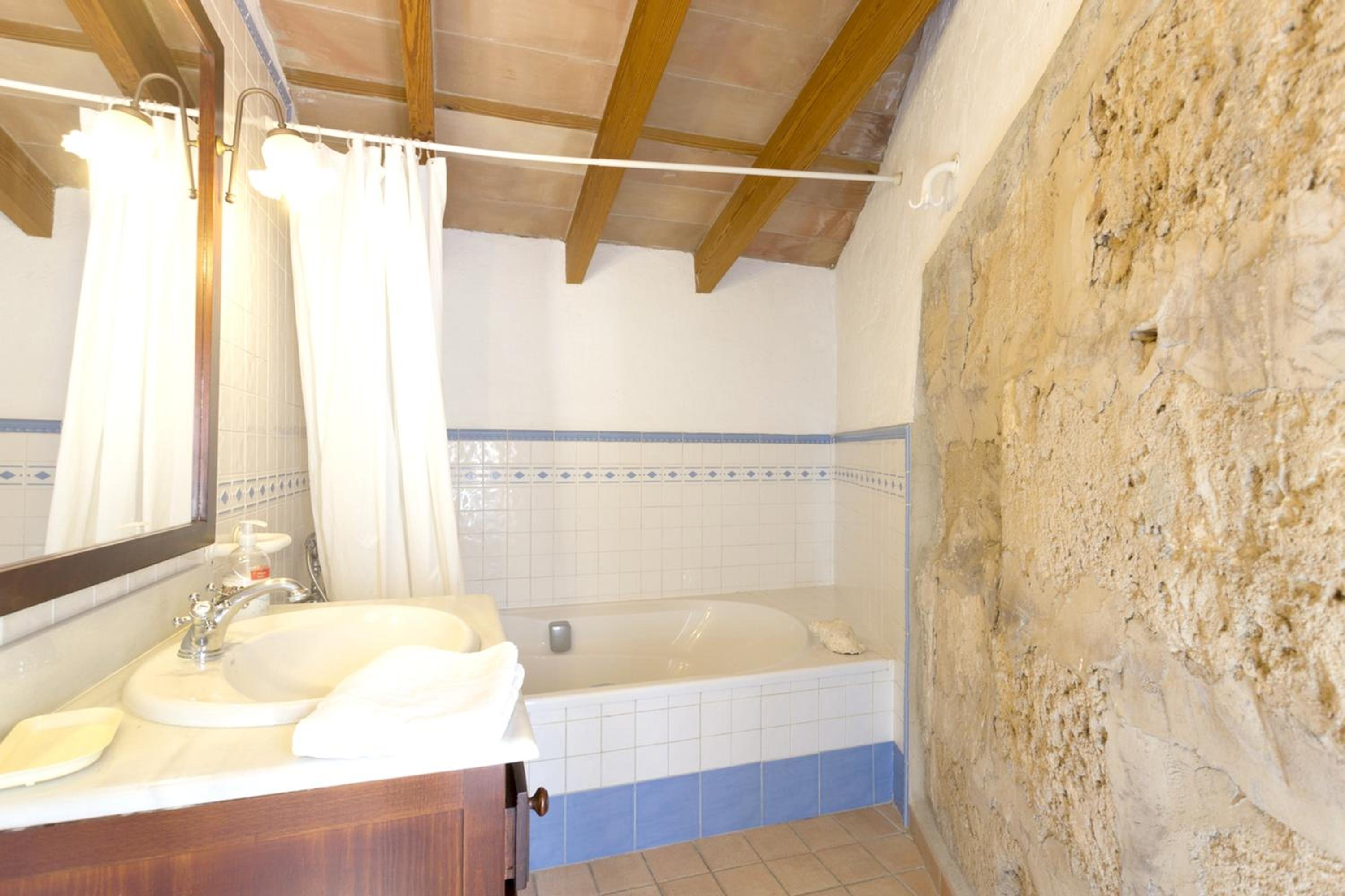 Spacious apartment in Pollenca with mountain view