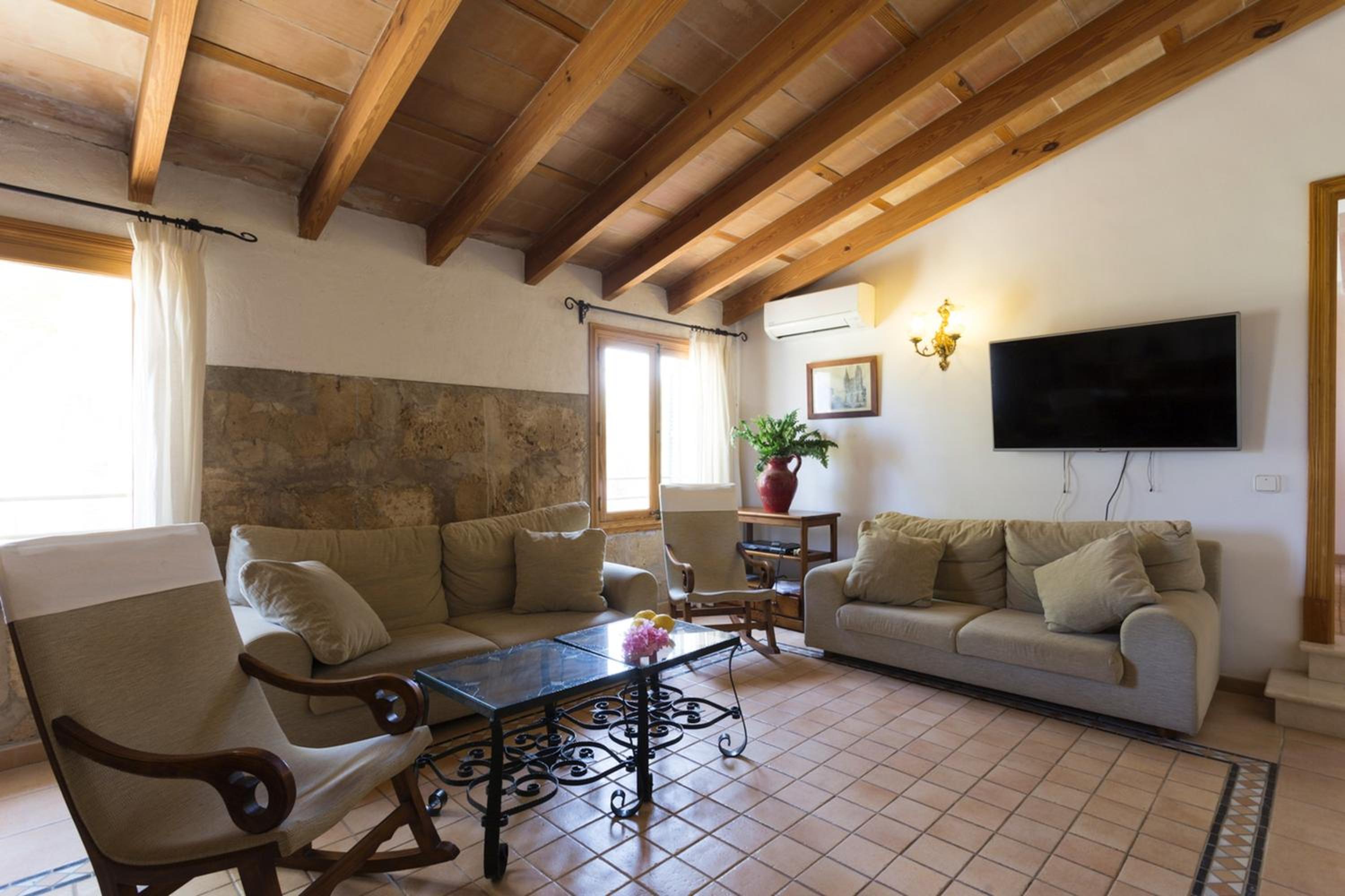 Spacious apartment in Pollenca with mountain view
