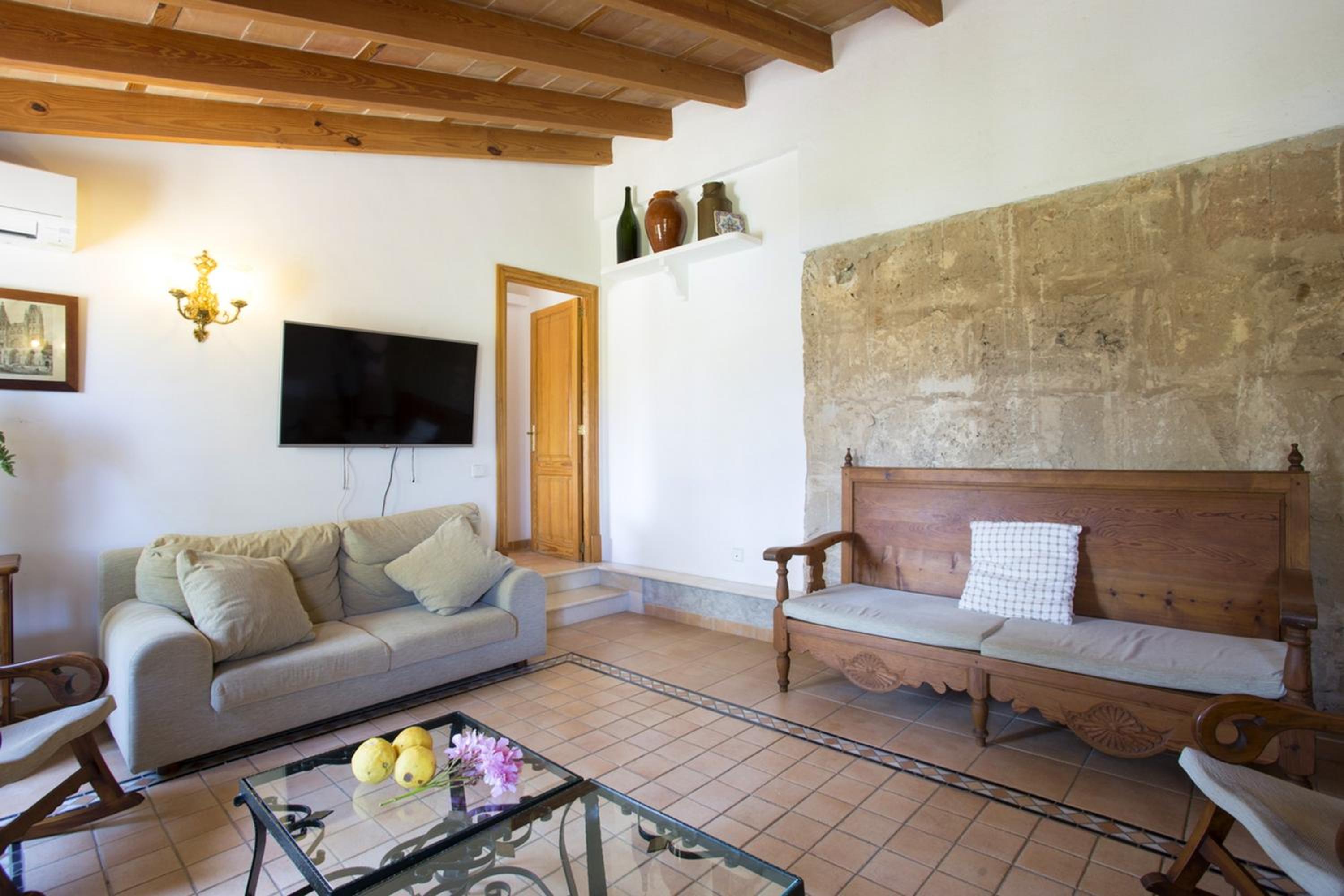 Spacious apartment in Pollenca with mountain view