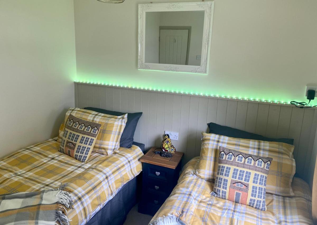 Woodlands Hare Chalet, Bideford Bay Holiday Park view 5