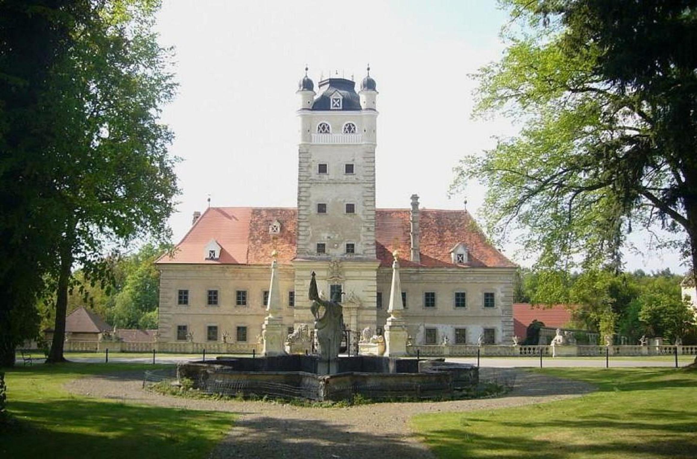 Schloss Greillenstein view 3