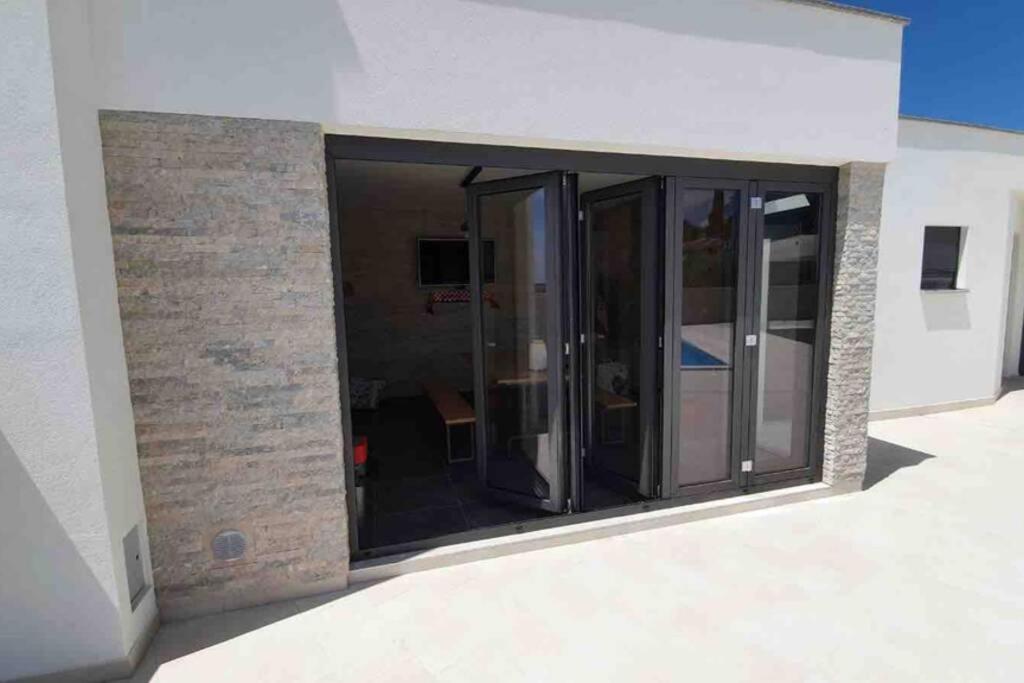 Villa Mare - Modern villa with swimming pool view 3