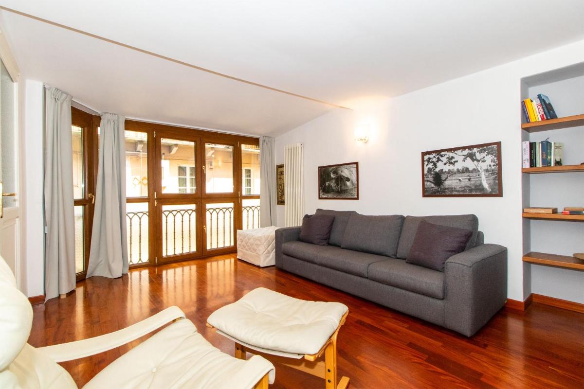 Quadrilatero Romano Central Apartment view 2