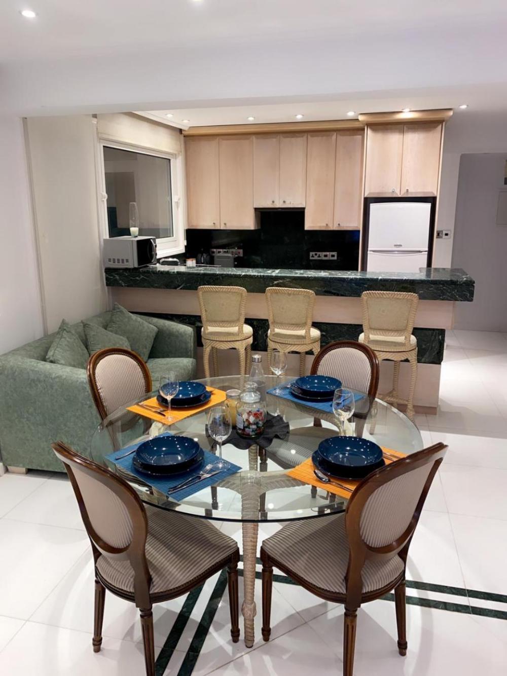 Larnaca Room, 50m to the Finikoudes beach view 4