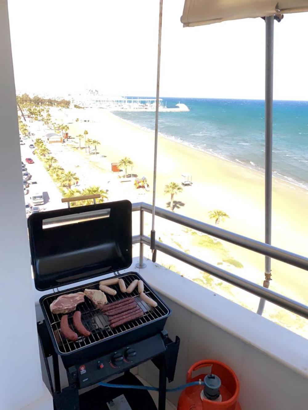 Larnaca Room, 50m to the Finikoudes beach view 3