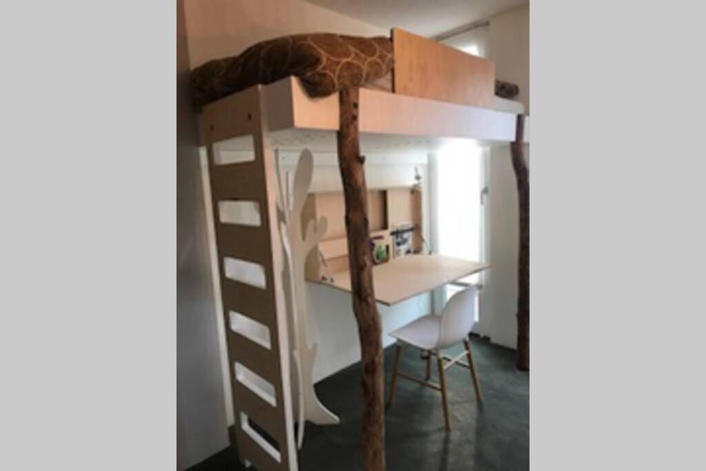 Large and cosy house on the water: free Parking