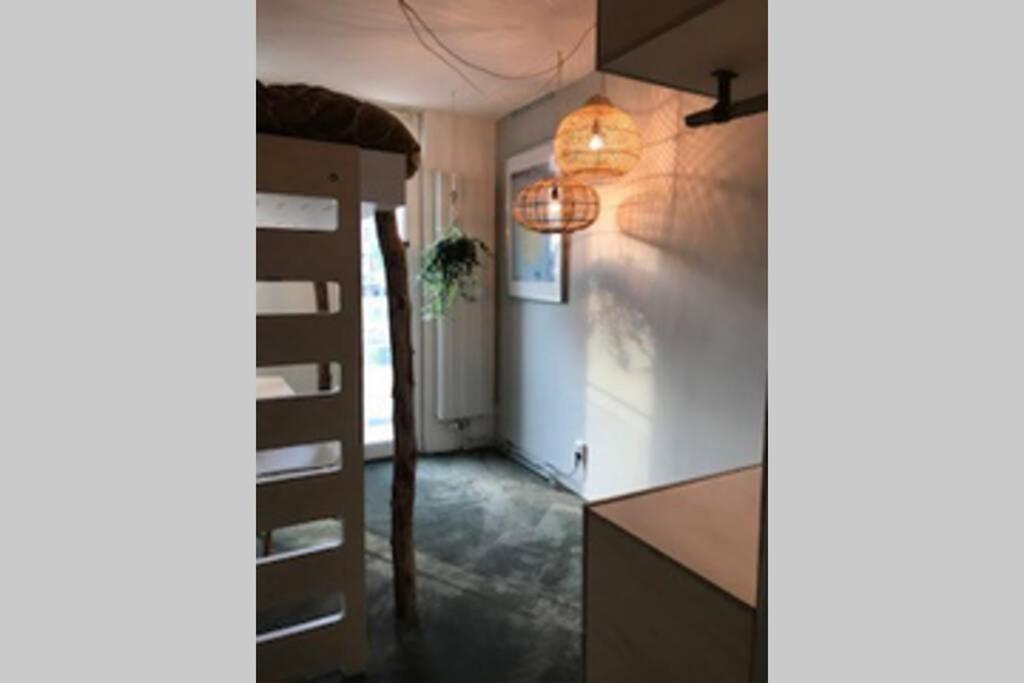Large and cosy house on the water: free Parking