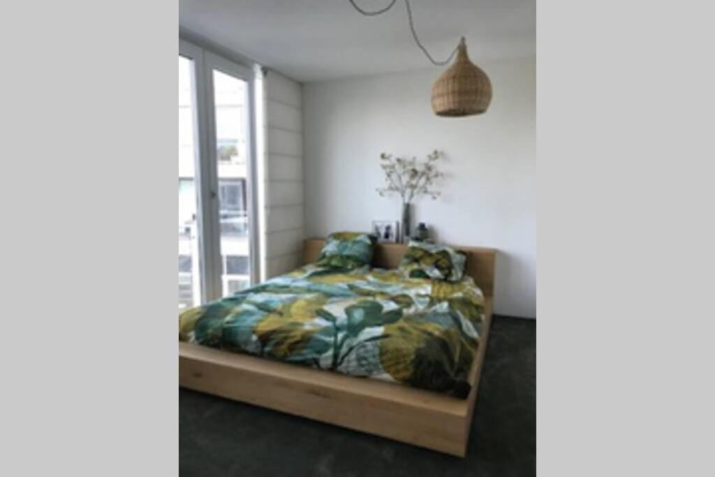 Large and cosy house on the water: free Parking