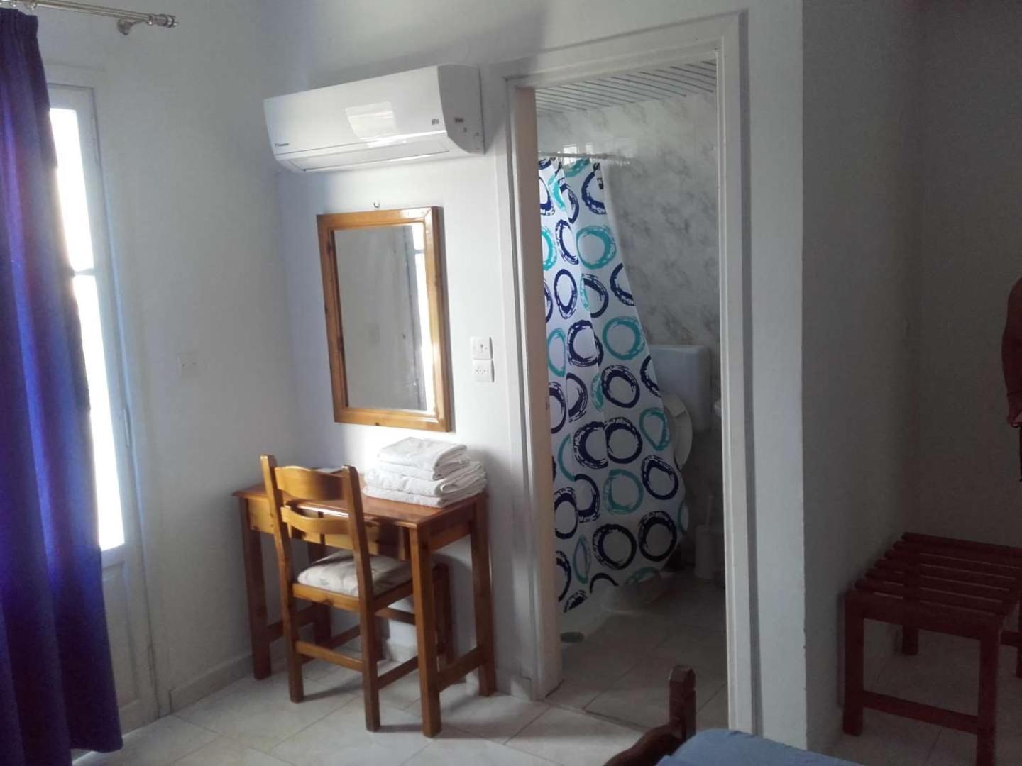 Nikos Apartments