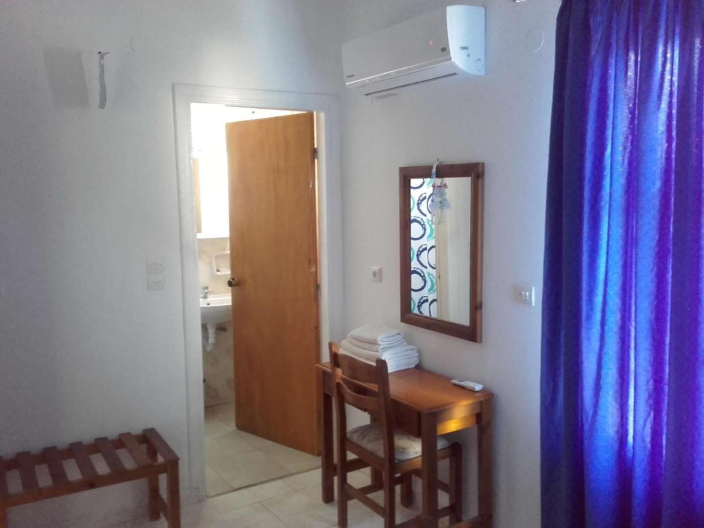 Nikos Apartments