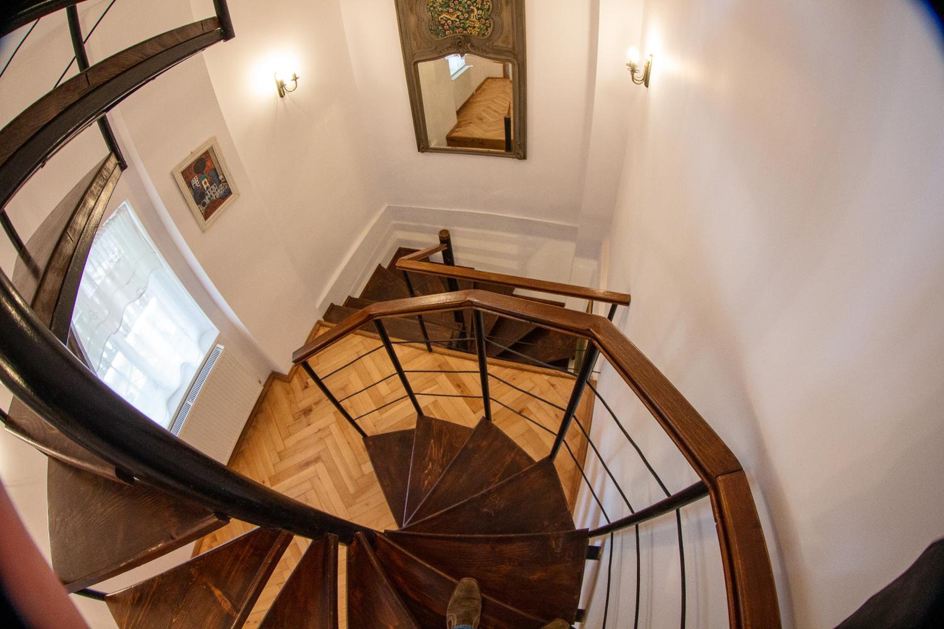 Flanderhof Manor view 5