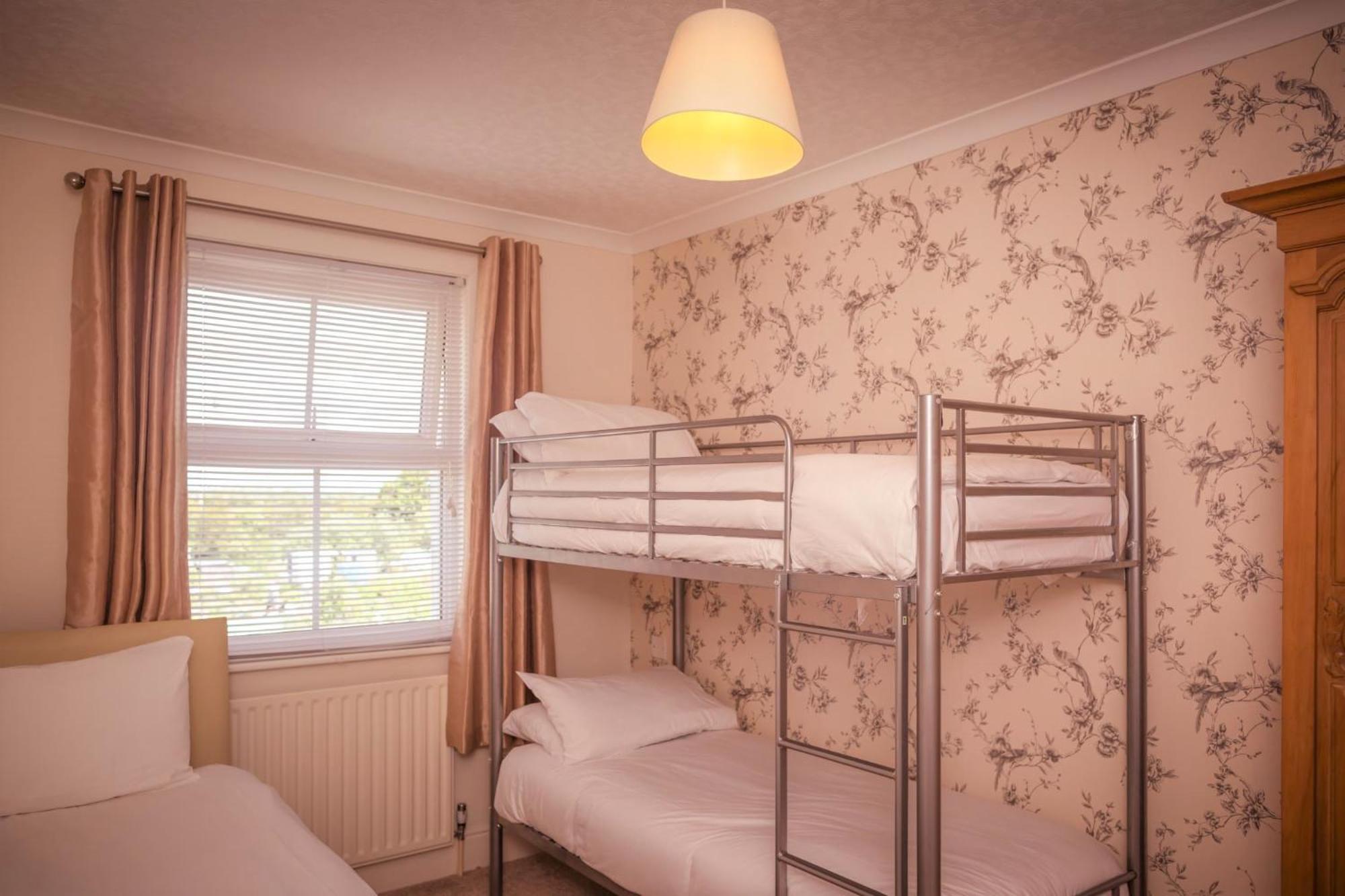Skip to the Beach - dog friendly house ideal for large families view 3