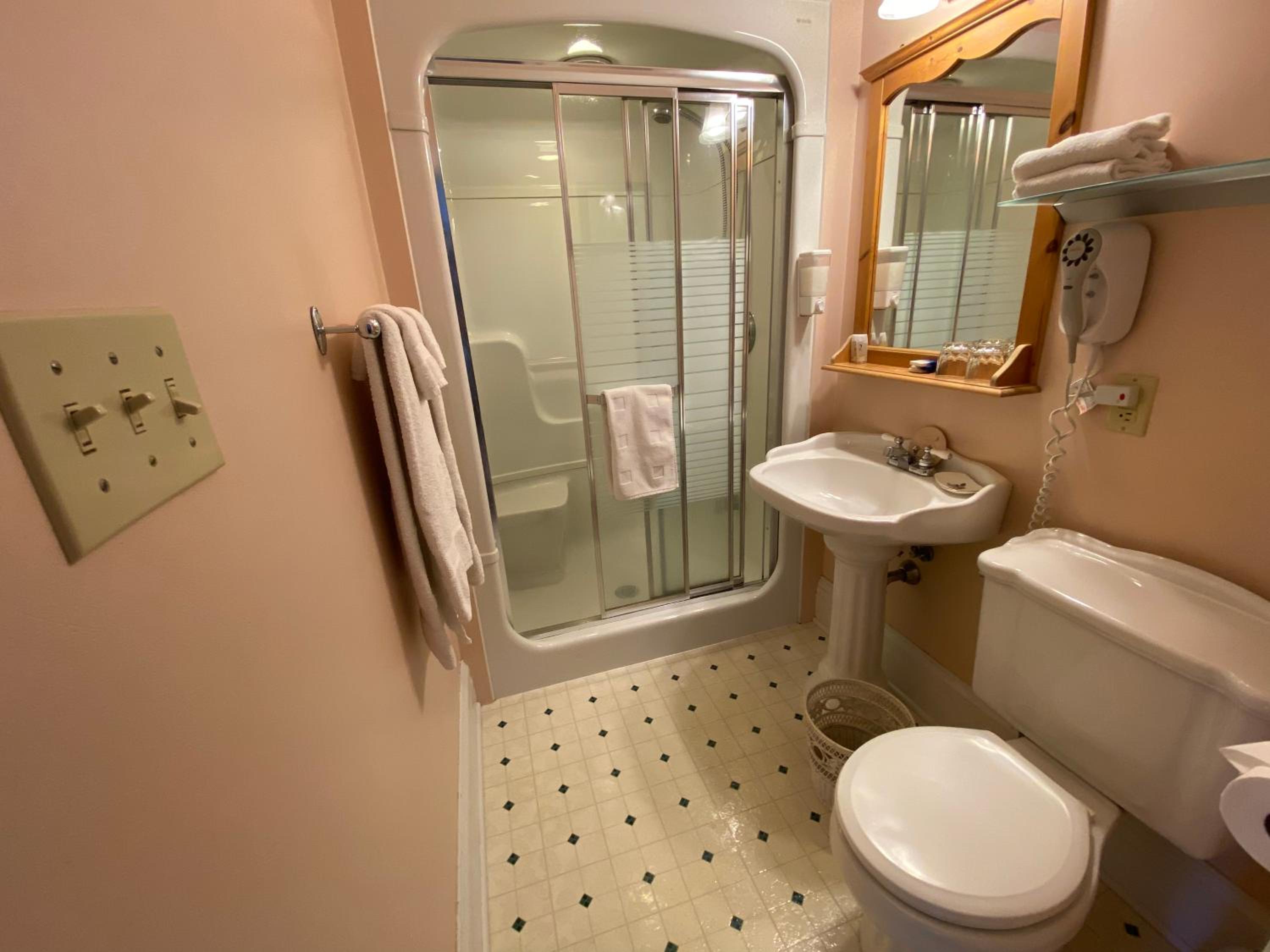 Bernard Gray Hall Bed and Breakfast - Image 5