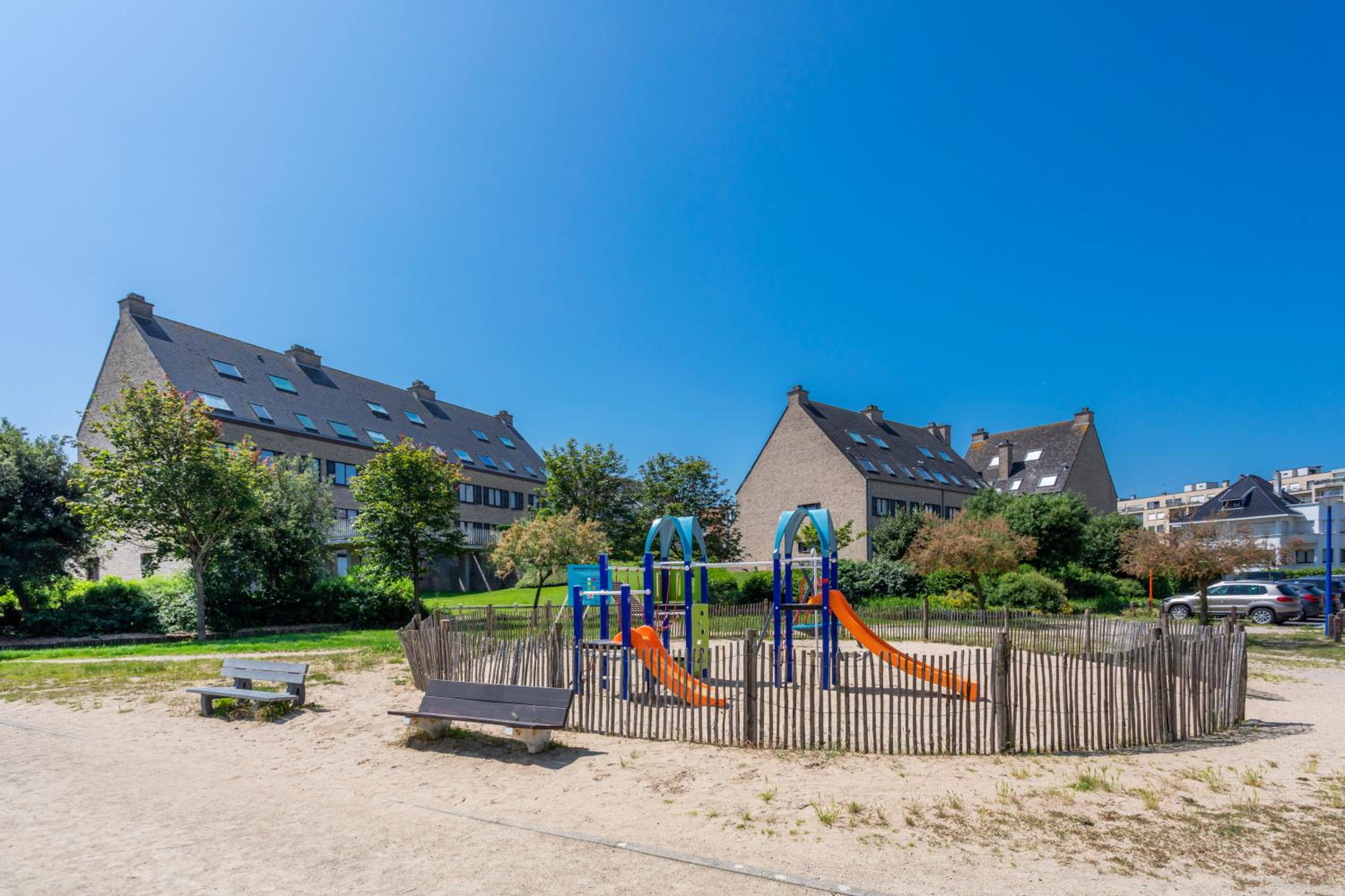 Zuydcoote B0 - 1 bedroom 5p - groundfloor - sunny located at 5 steps from the sea