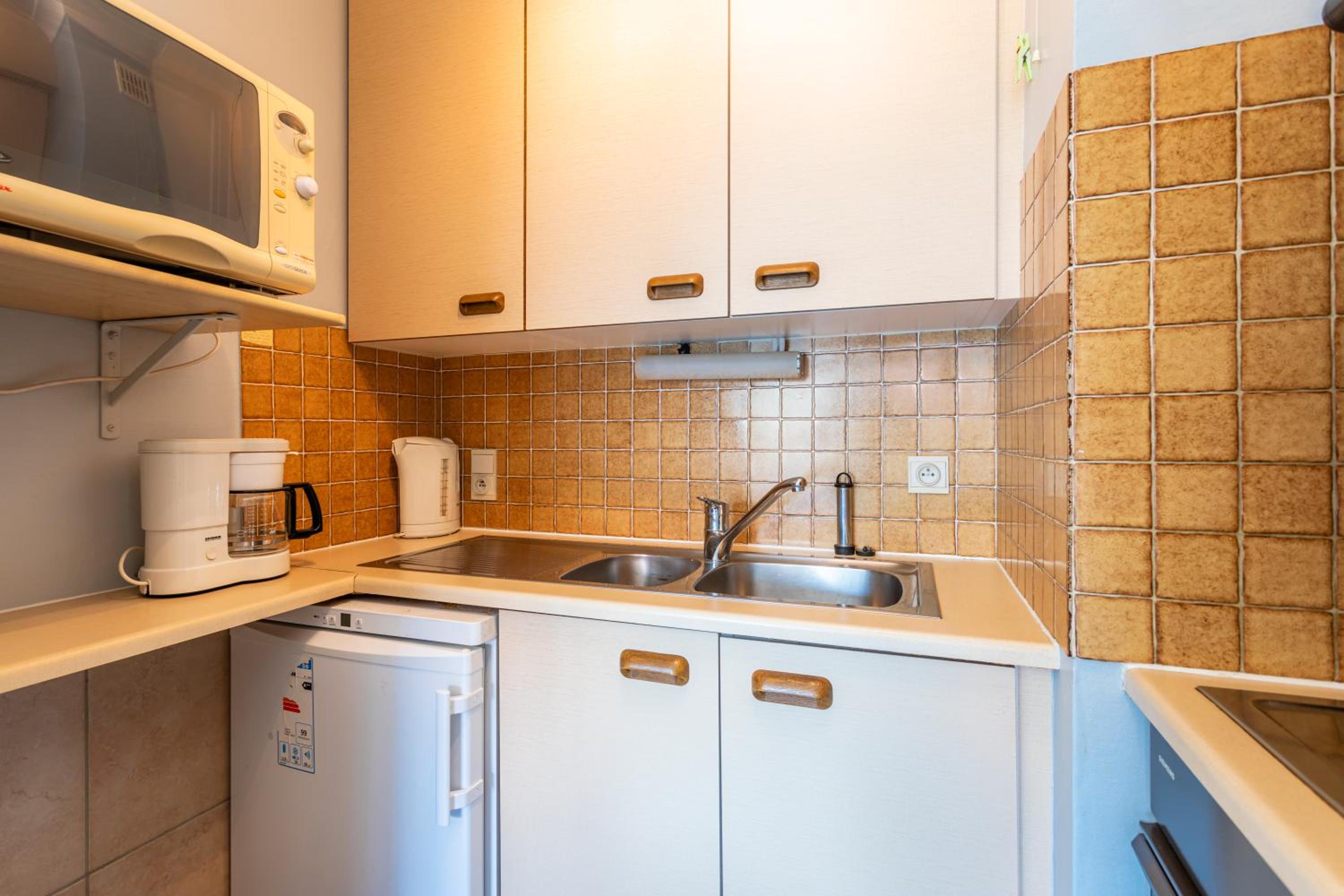 Zuydcoote B0 - 1 bedroom 5p - groundfloor - sunny located at 5 steps from the sea