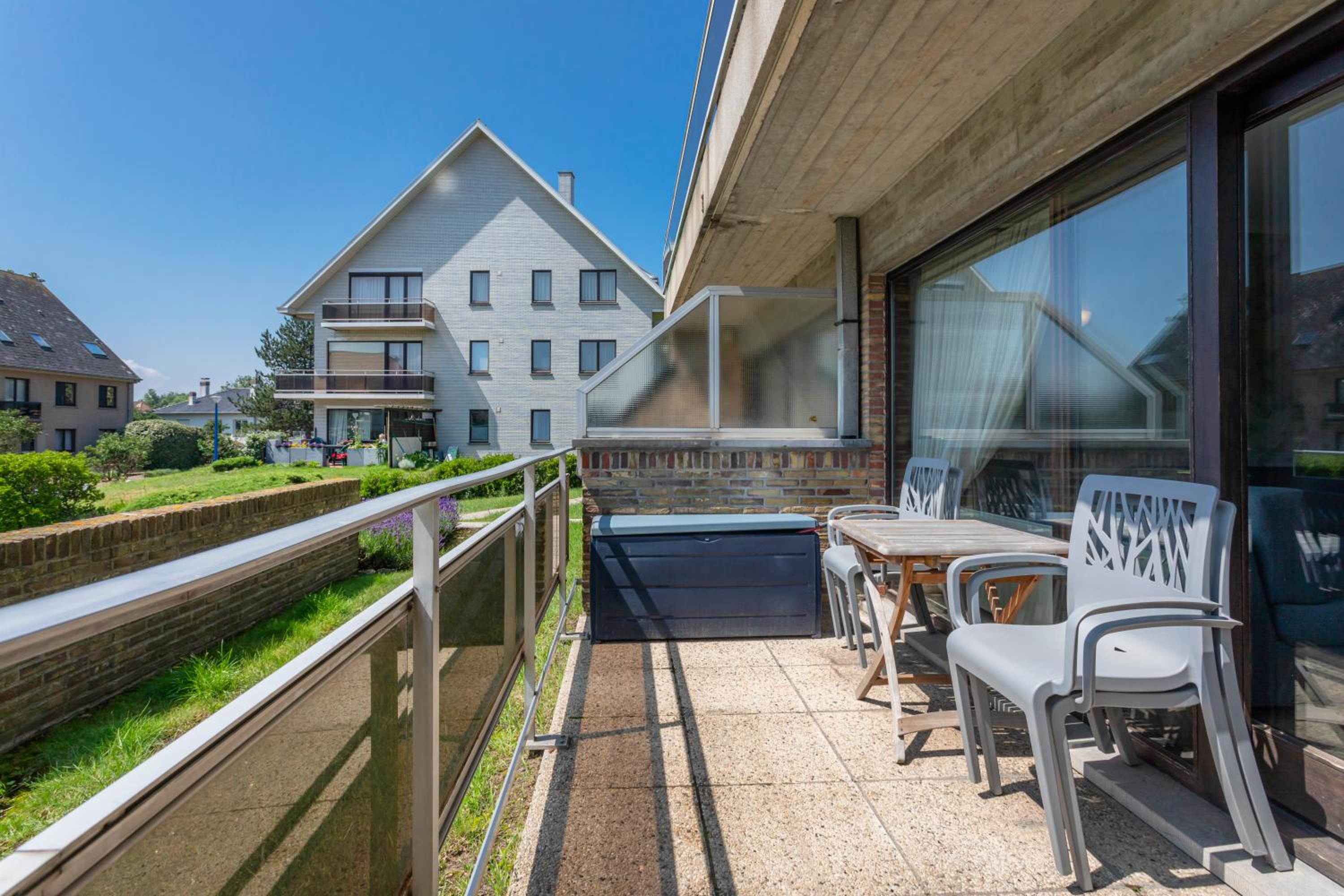 Zuydcoote B0 - 1 bedroom 5p - groundfloor - sunny located at 5 steps from the sea