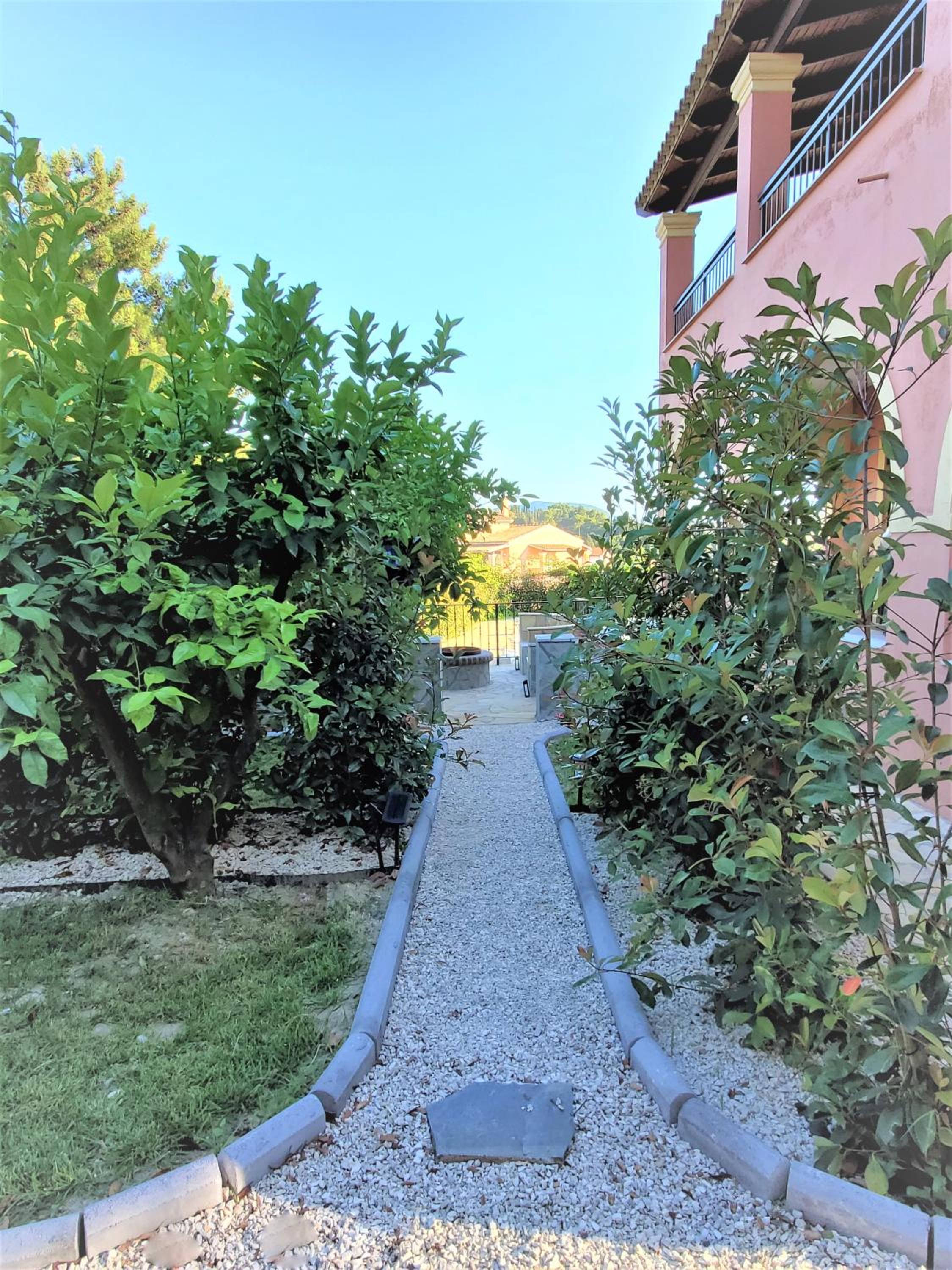 Hotel The Four Seasons House City Villa with Pool - Image 1