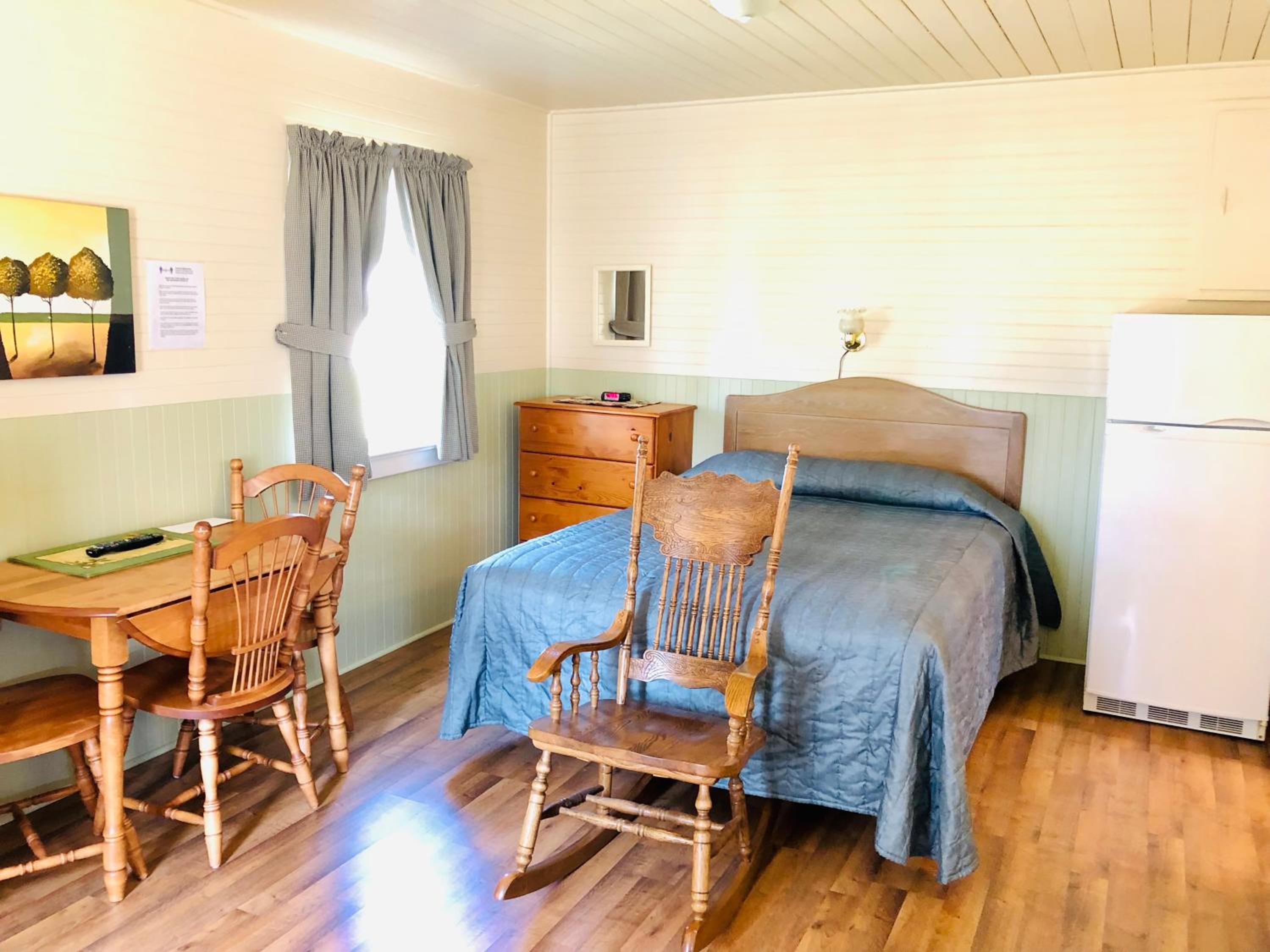 Green Gables Bungalow Court