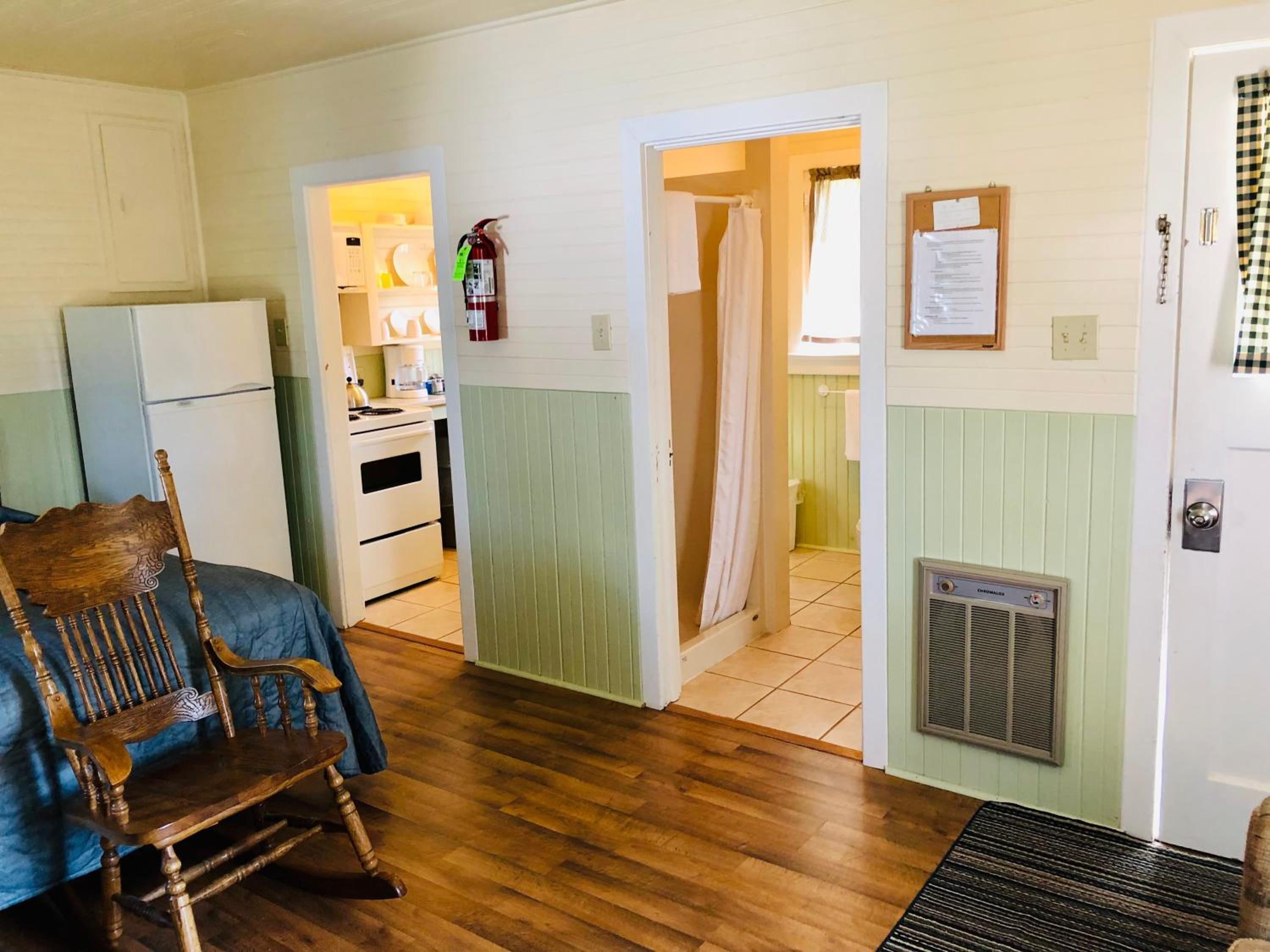 Green Gables Bungalow Court