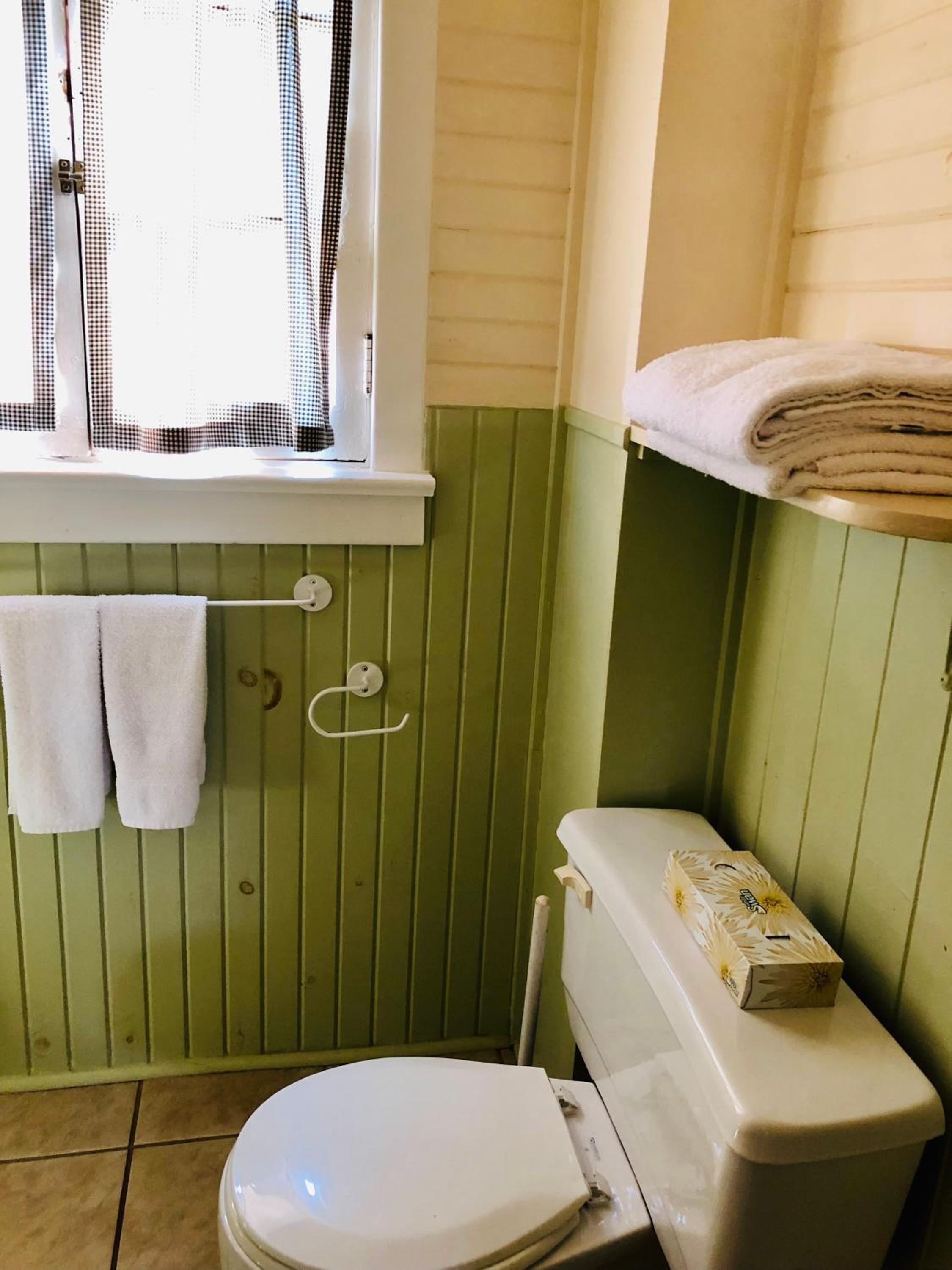 Green Gables Bungalow Court