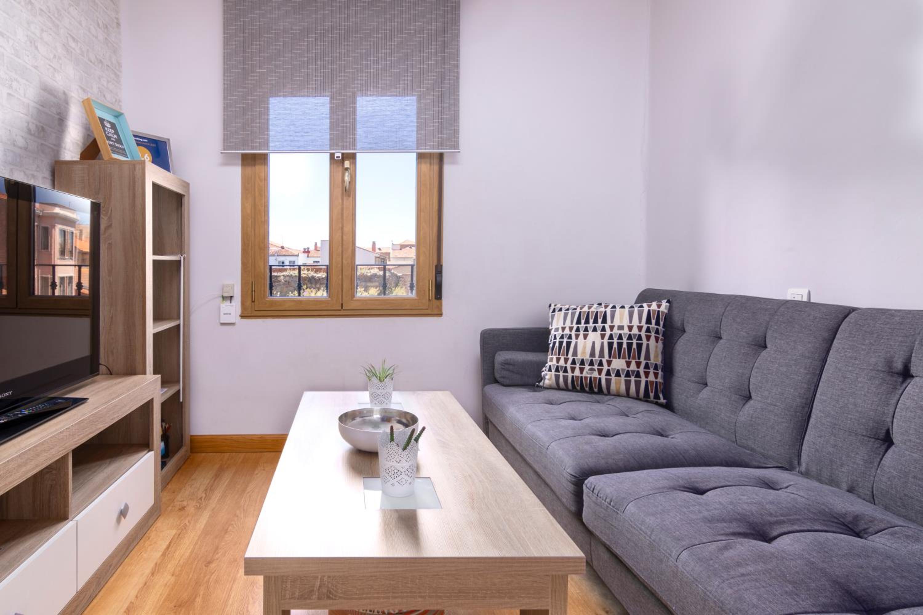 Apartamento La Muralla by leonapartamentos view 2