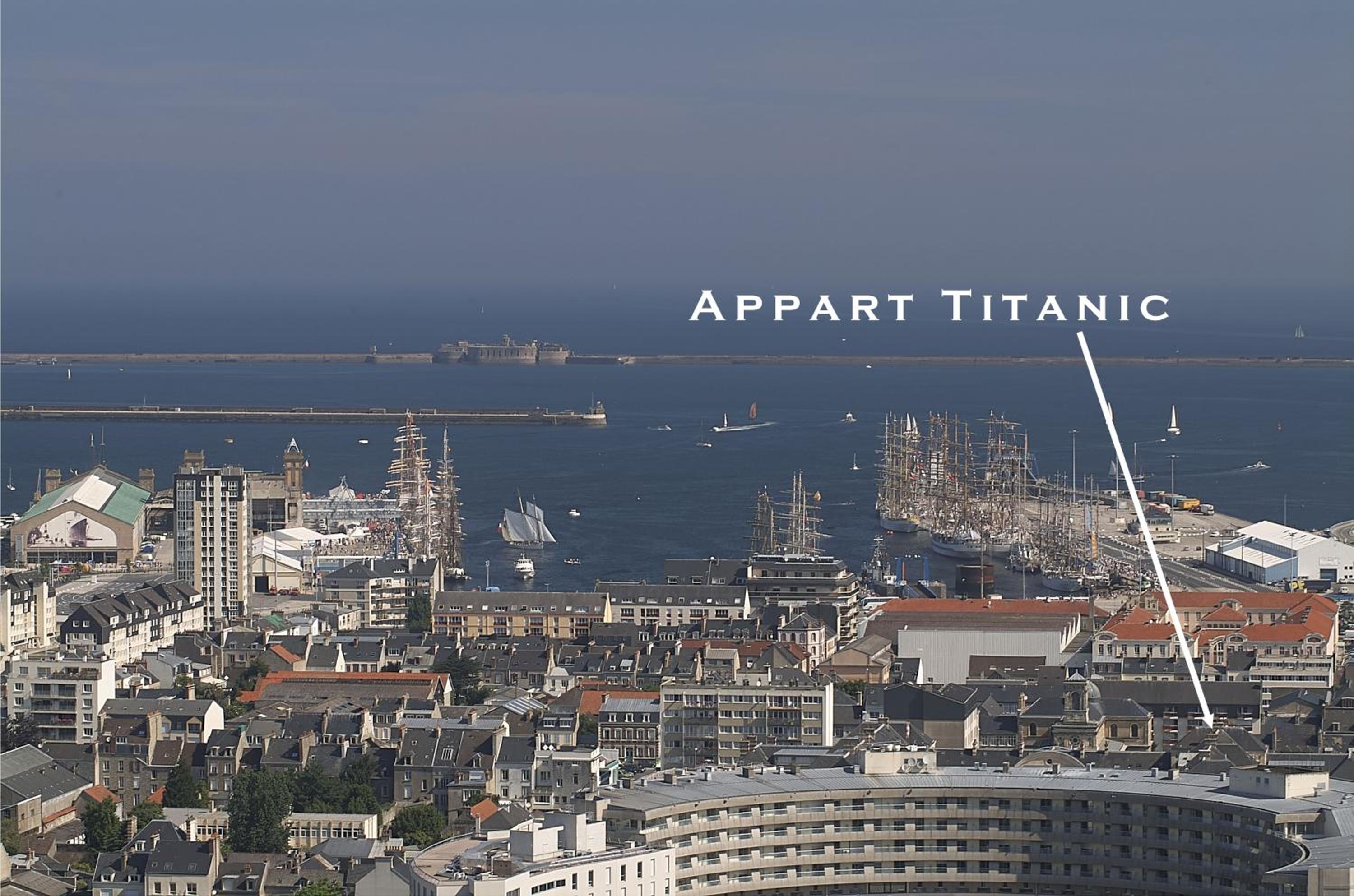 Appart Titanic Cherbourg Centre Port view 4