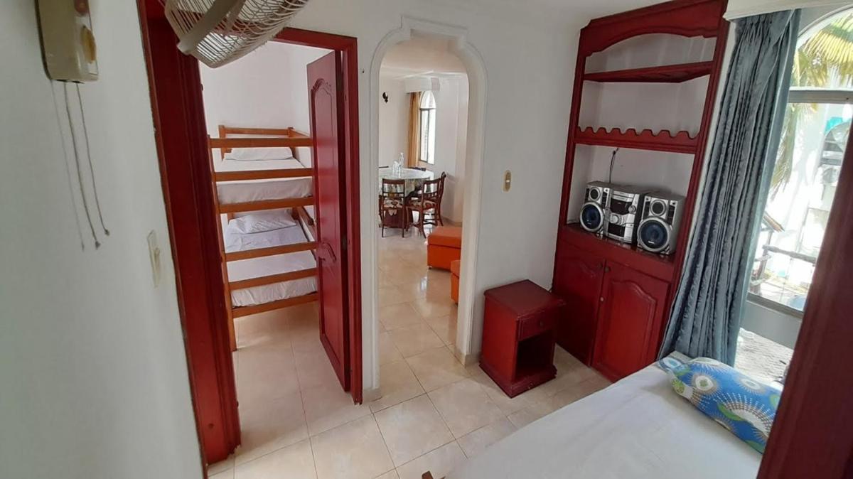 Apartamento con Piscina, Playa a 2 calles.