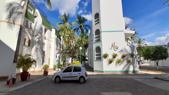 Apartamento con Piscina, Playa a 2 calles.