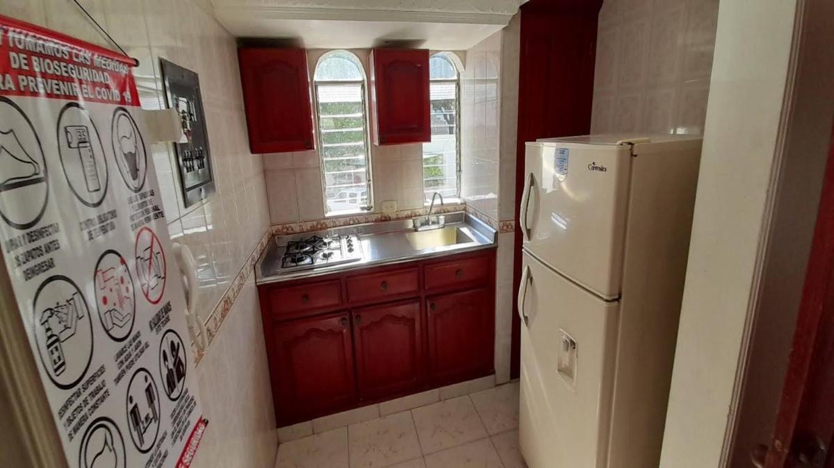 Apartamento con Piscina, Playa a 2 calles.
