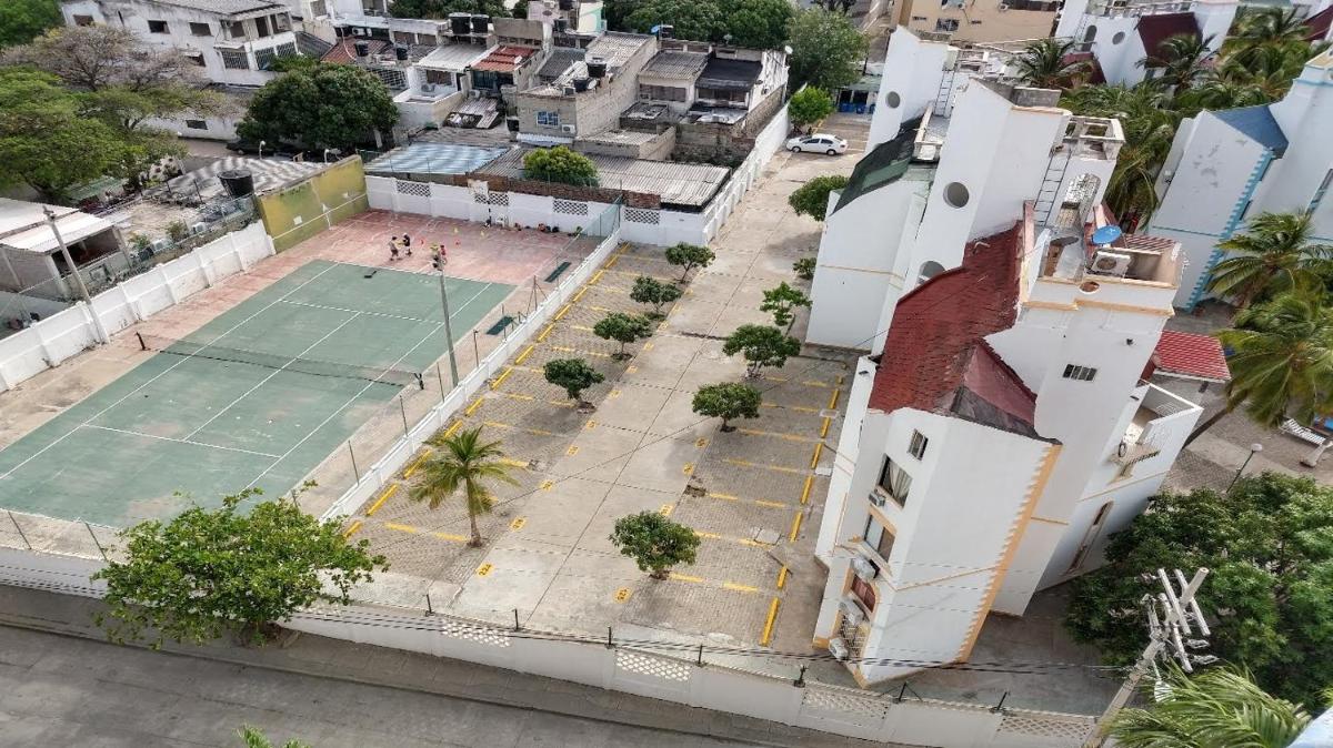 Apartamento con Piscina, Playa a 2 calles.