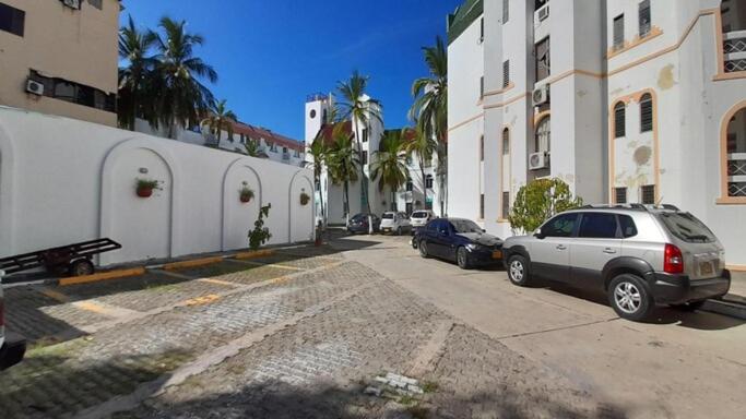 Apartamento con Piscina, Playa a 2 calles.