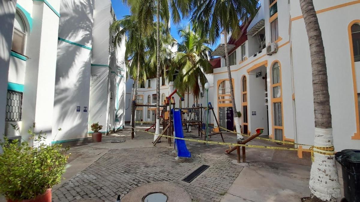 Apartamento con Piscina, Playa a 2 calles.