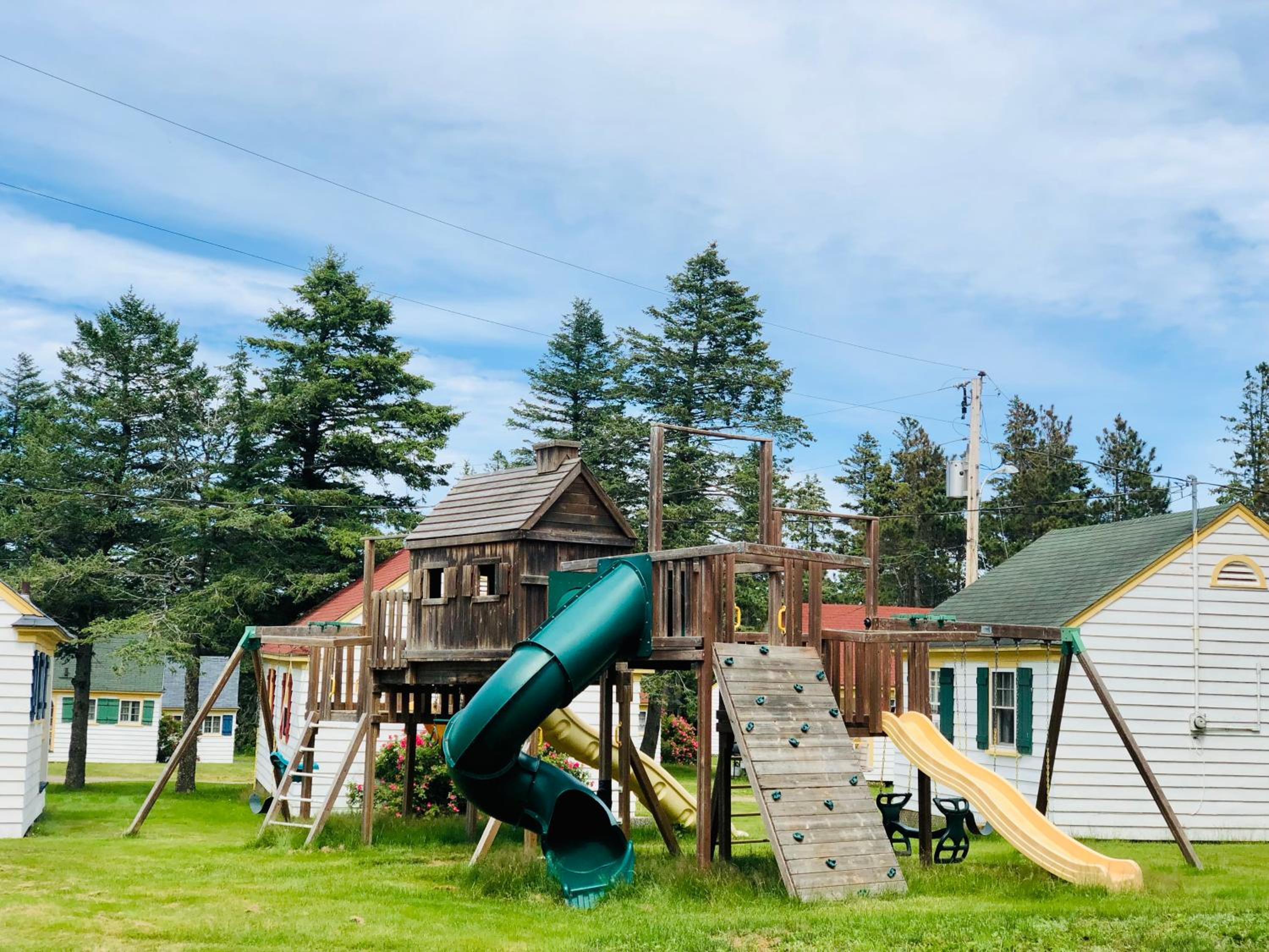 Green Gables Bungalow Court