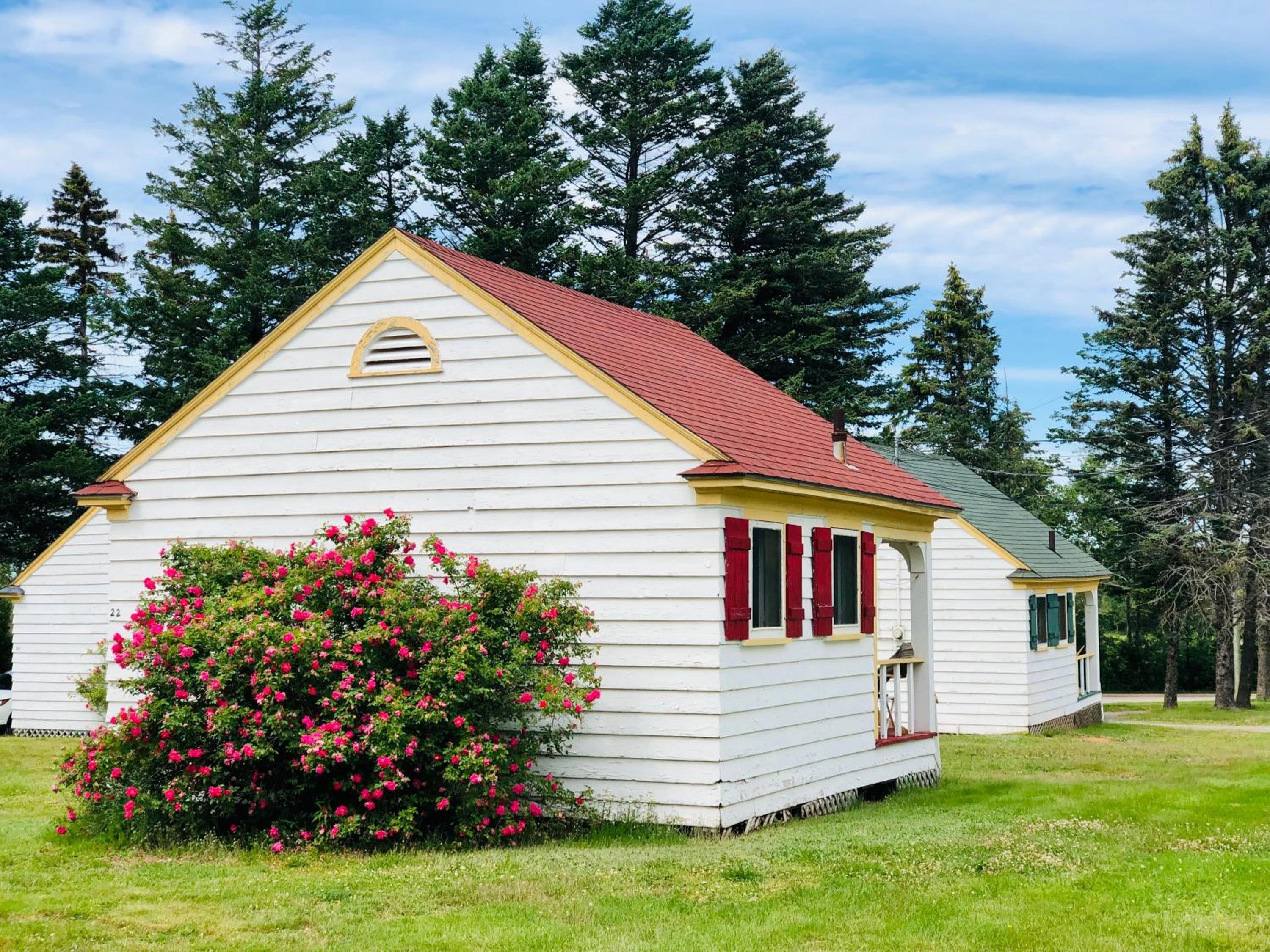 Green Gables Bungalow Court