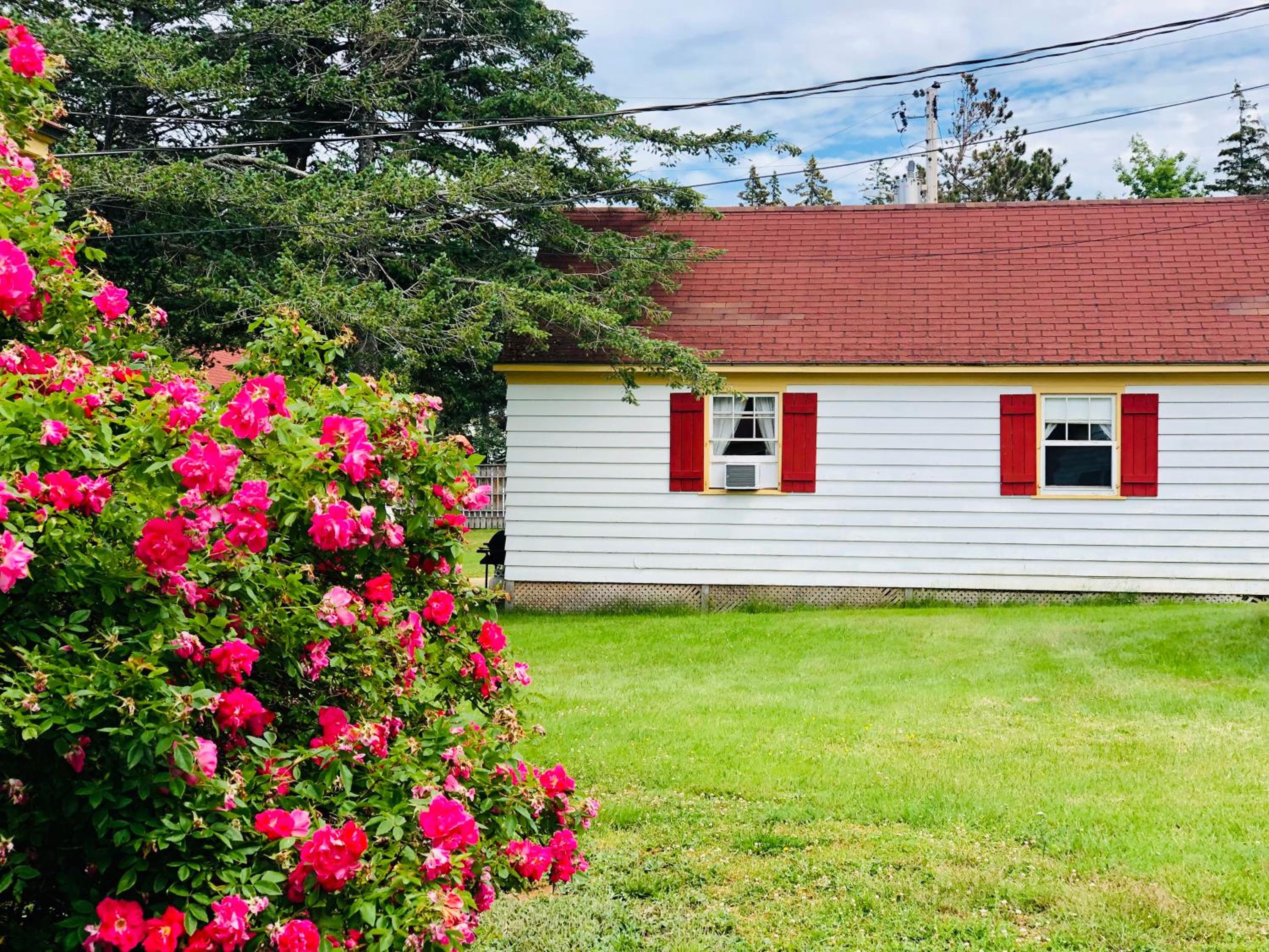 Green Gables Bungalow Court