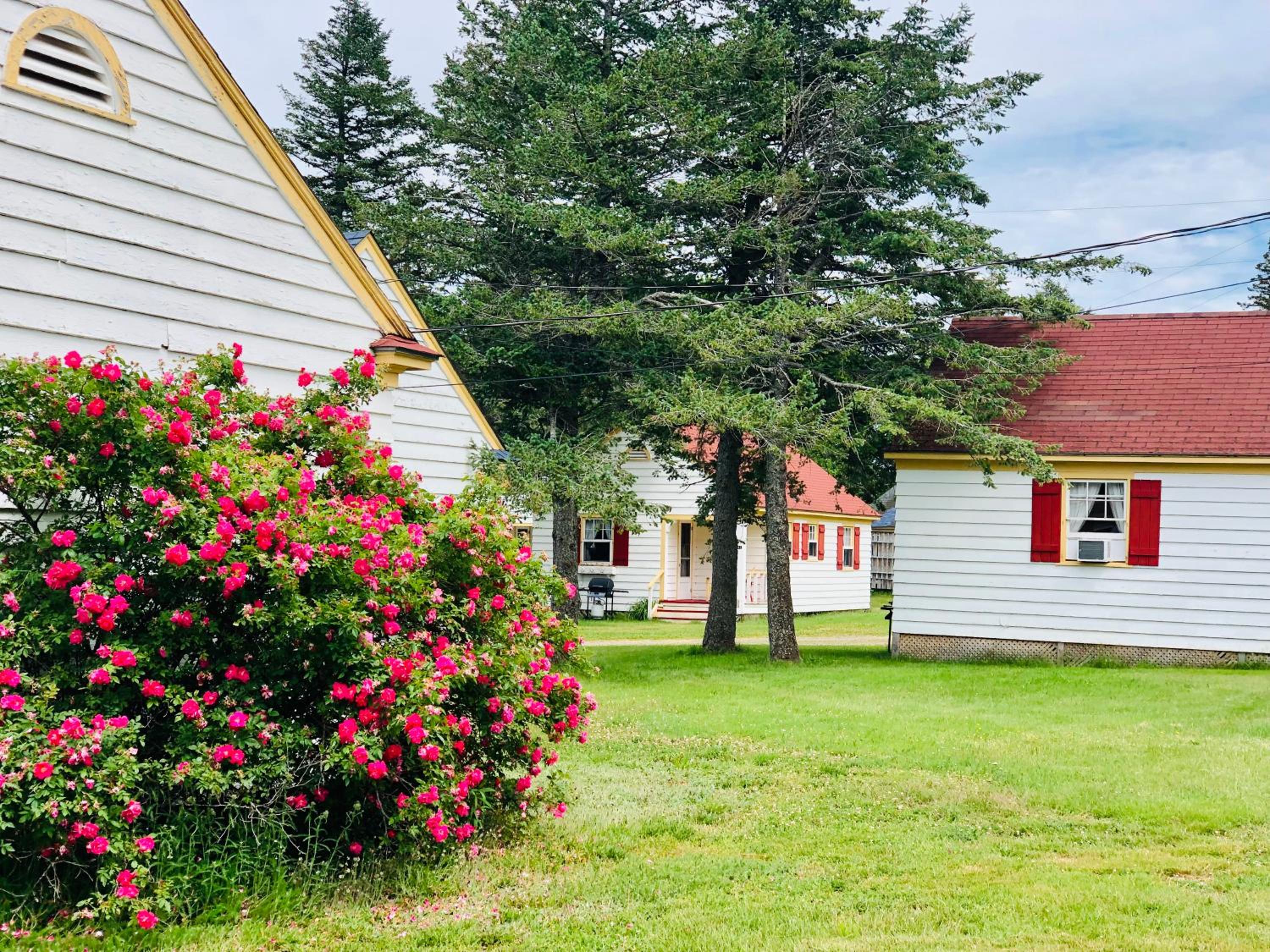 Green Gables Bungalow Court