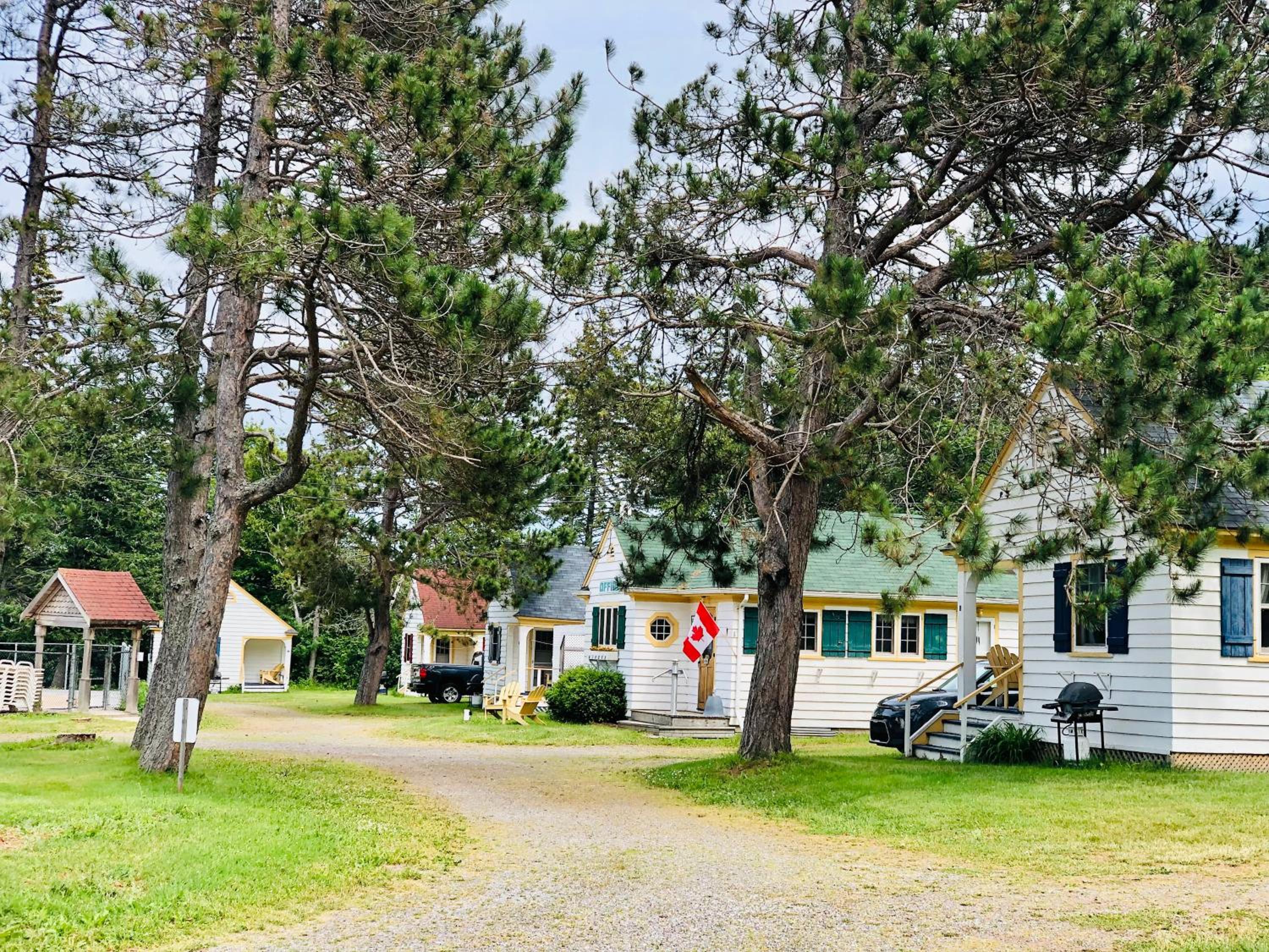 Green Gables Bungalow Court