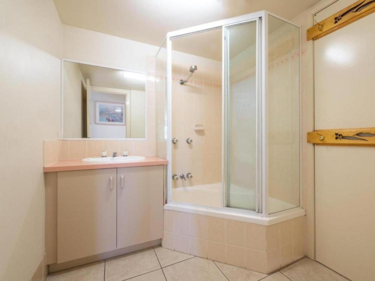 Caloundra Vacations - Sandalwood Unit 1 66 Lower Gay Tce - Property Image 9