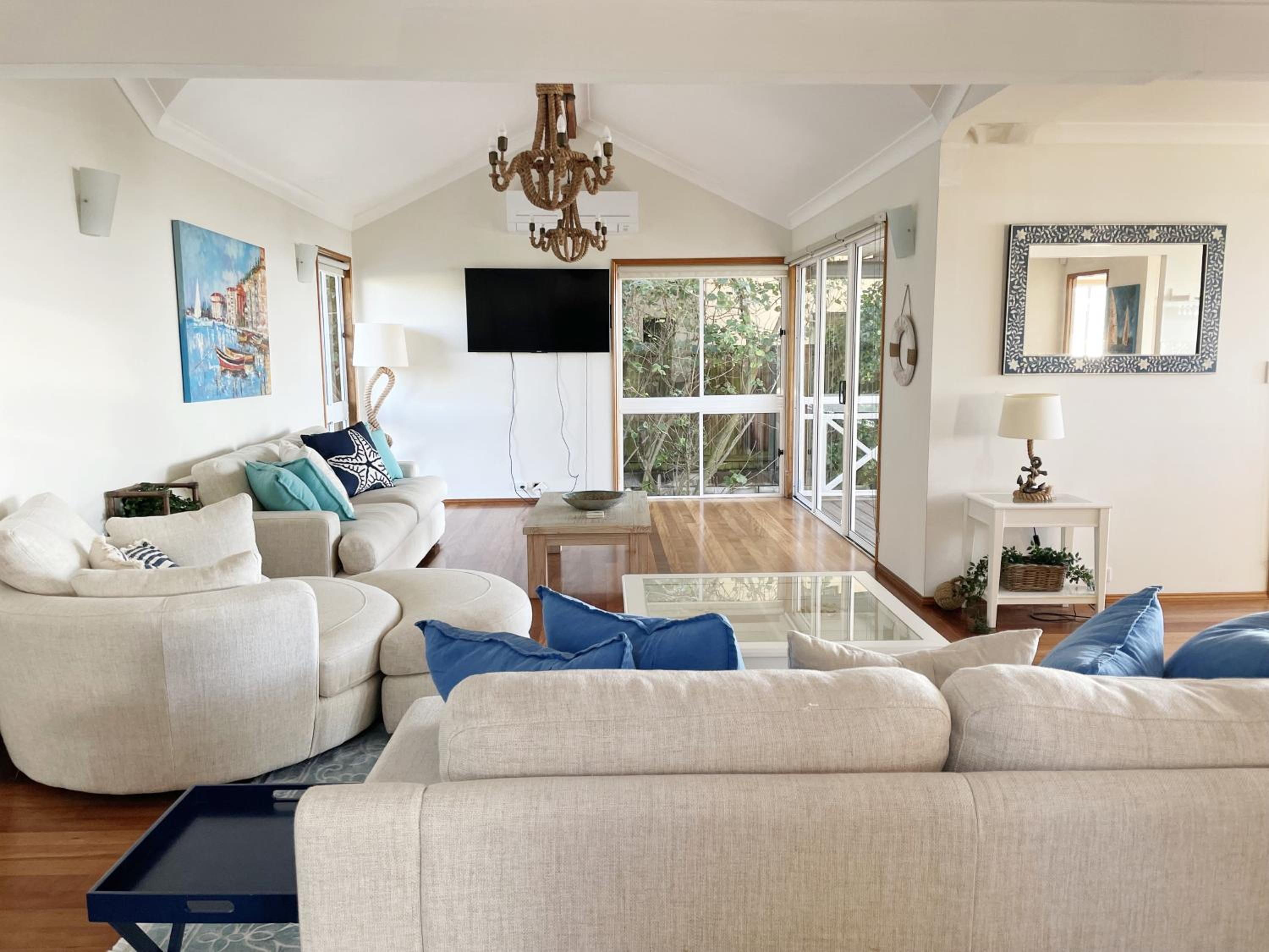 Ocean Pearl - 3 bedroom beachfront property!