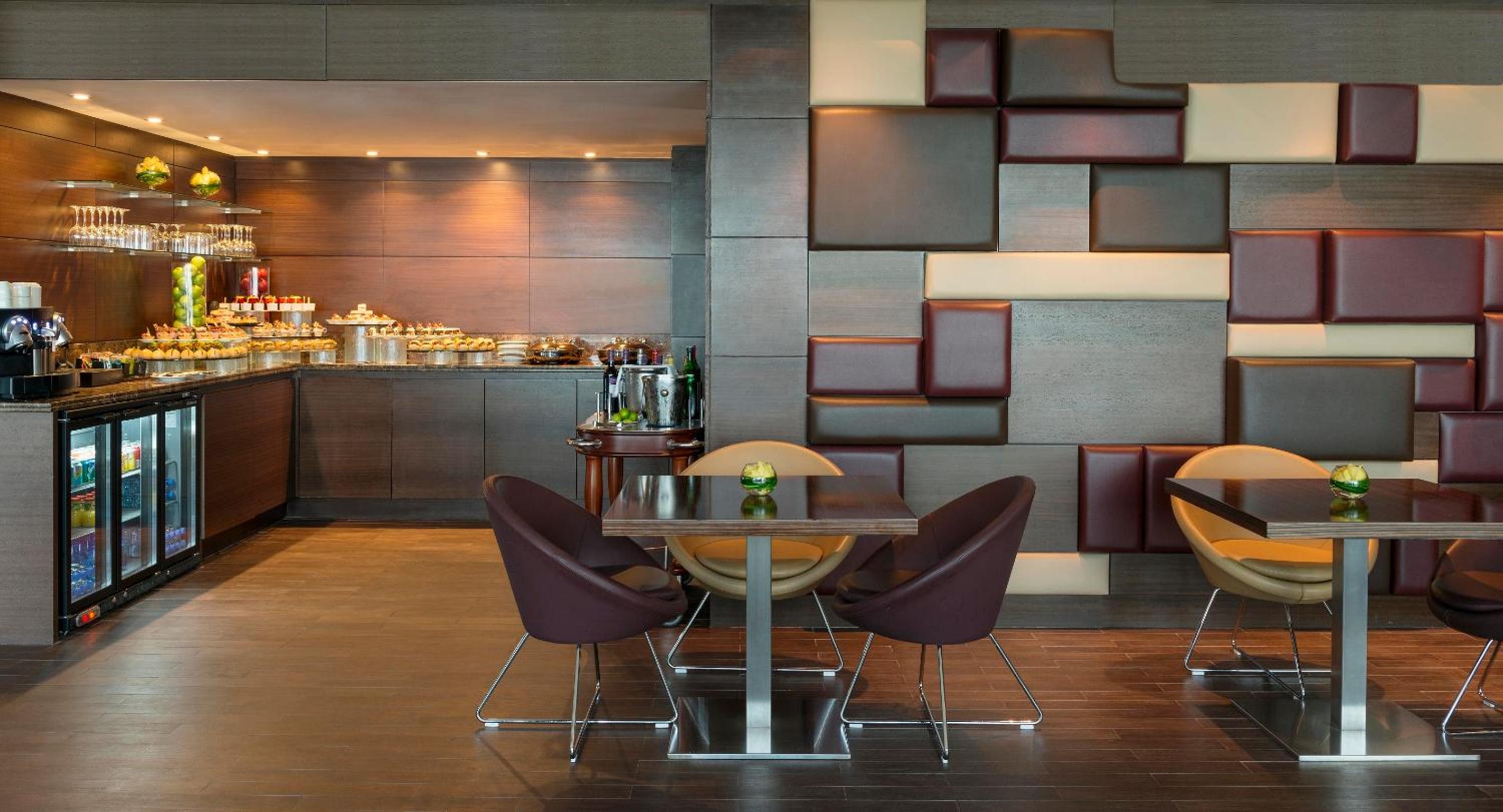 Yas Plaza Mangroves by IHG